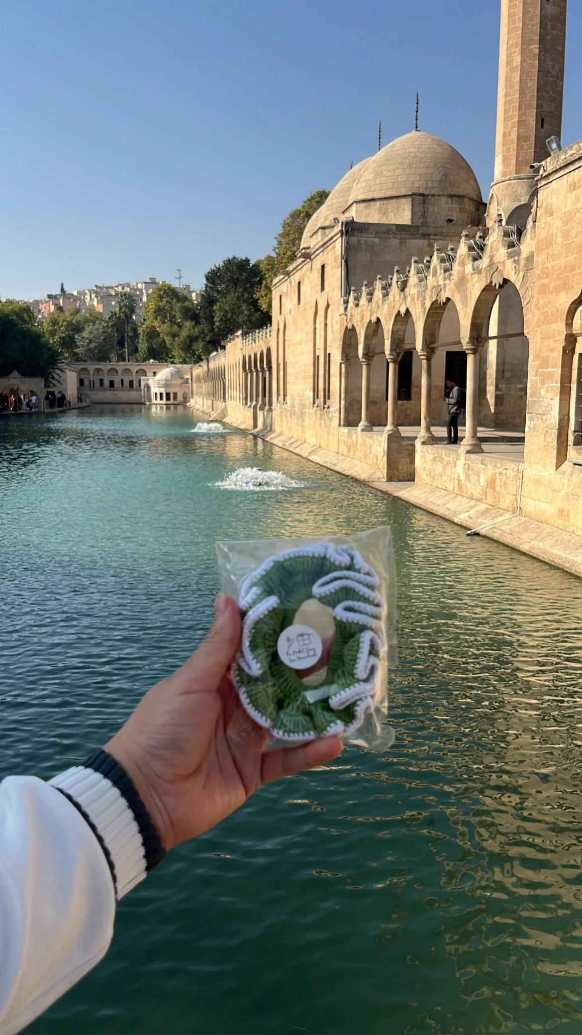 El Yapımı Örgü Toka – Yeşil Beyaz Renkli Saç Tokası, Yumuşak ve Dayanıklı Aksesuar