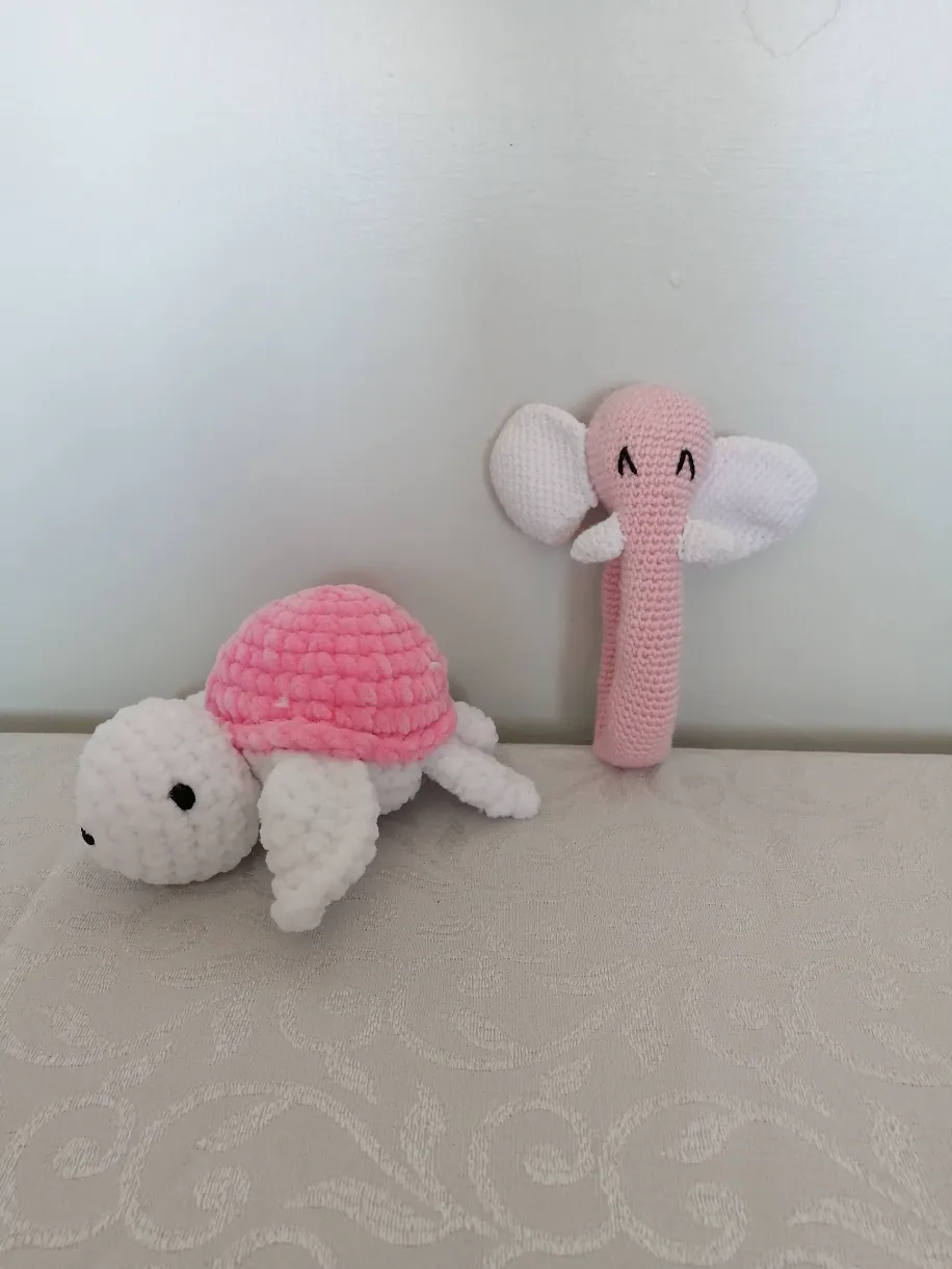 El Örgüsü Çıngıraklı Fil ve Kaplumbağa Seti – Yumuşak, 15 cm – Bebek Hediyesi