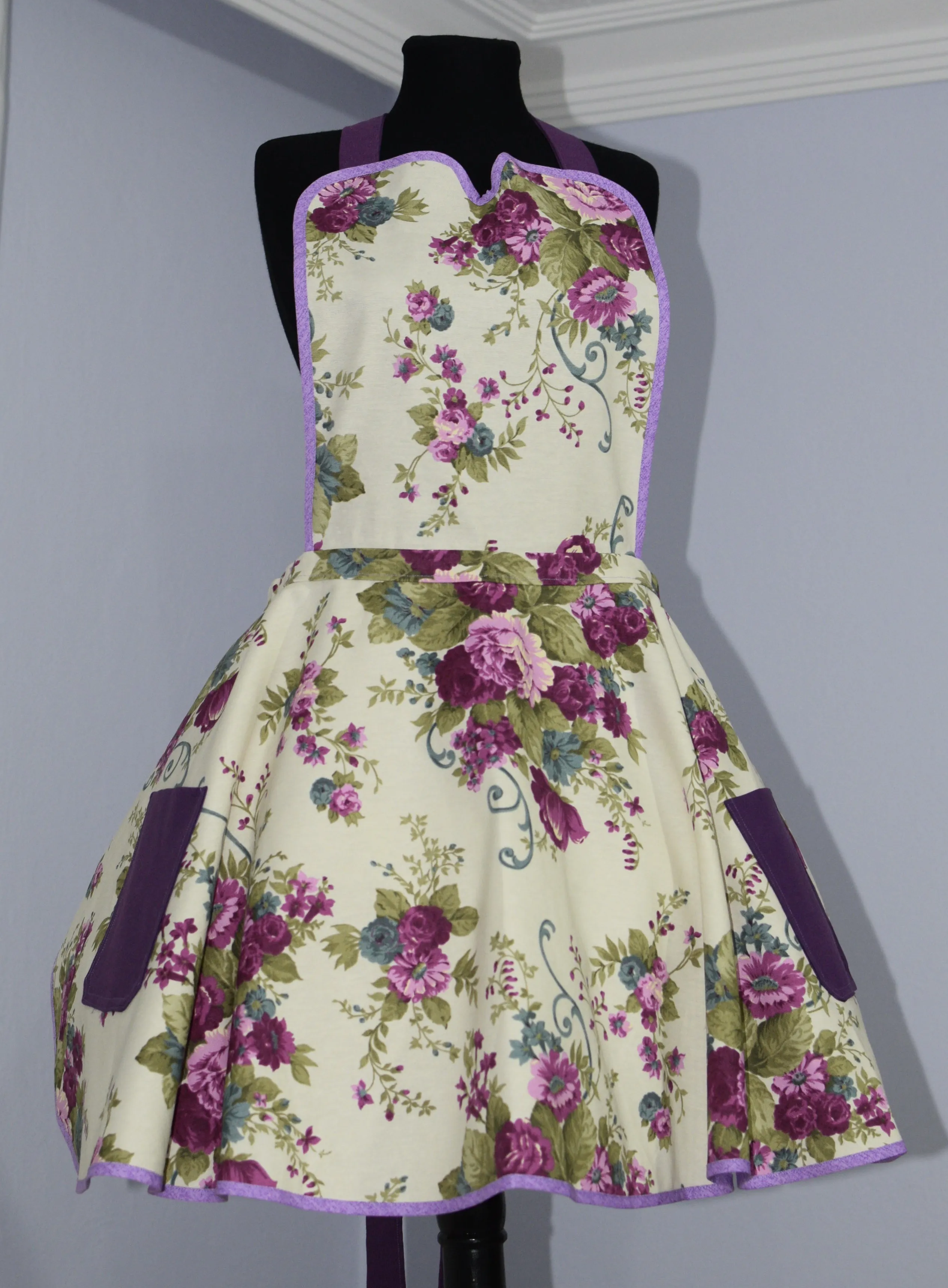 Çiçek Desenli Retro Keten Mutfak Önlüğü - Mor Pembe Renkli