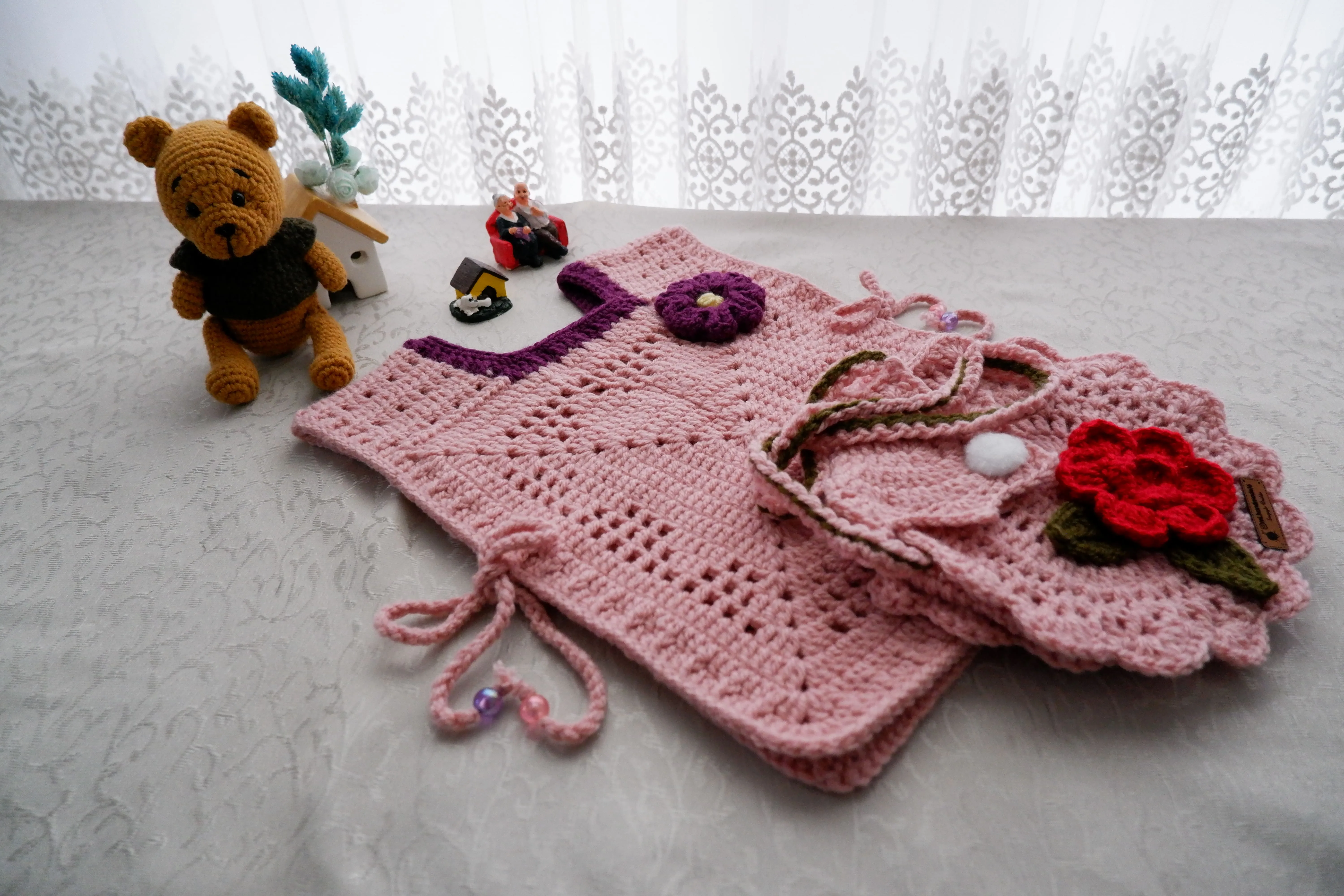 Zara Model Toz Pembe Çocuk Önlük Süveter - Çiçek Detaylı (6-8 Yaş)