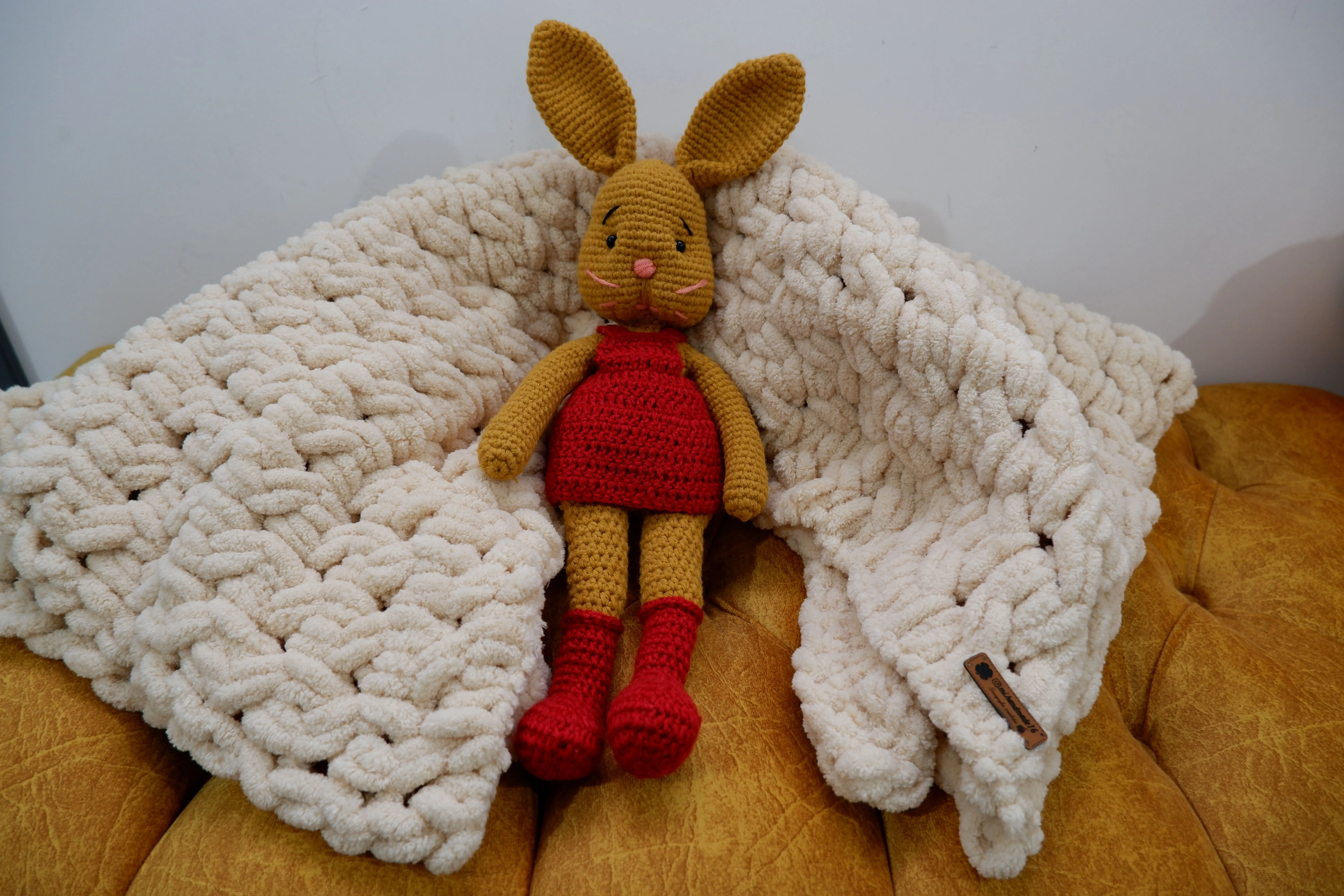 Amigurumi Uzun Kulaklı Tavşan Oyuncak Bebek - 45 cm Boyunda