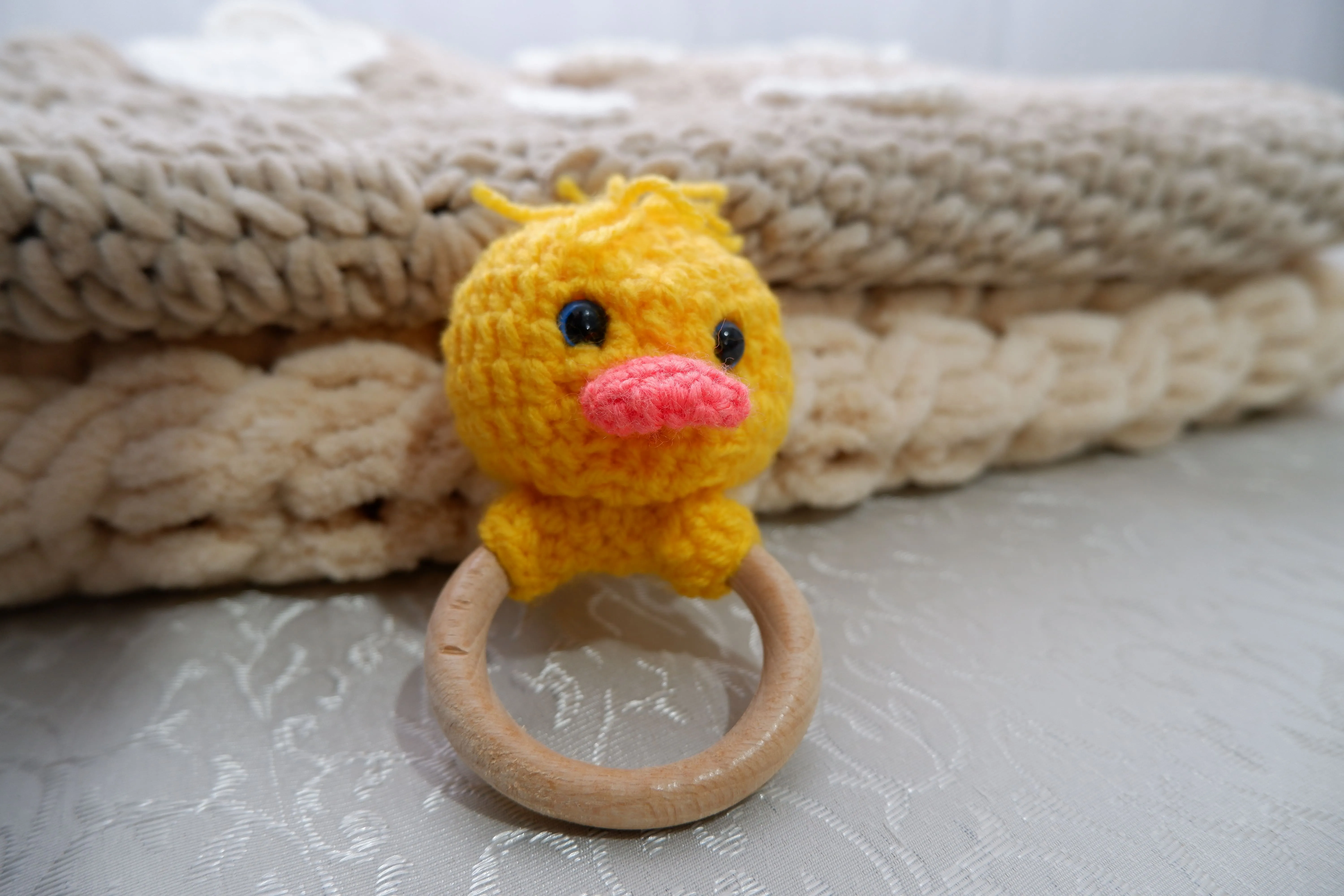 Sarı Örgü Civciv Bebek Çıngırak ve Diş Kaşıyıcı Ahşap Halka