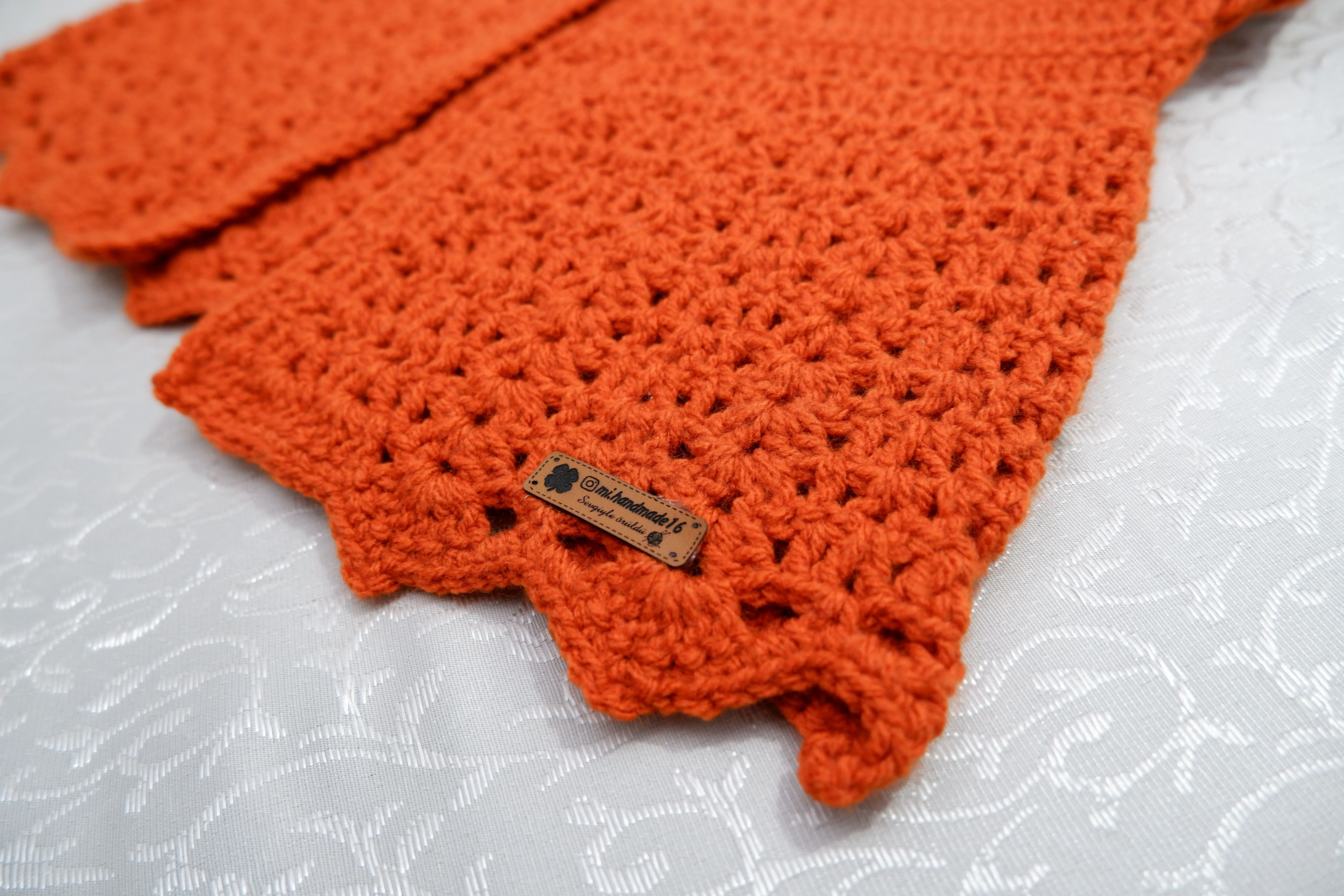 Kiremit Rengi Ponponlu Örgü Çocuk Yeleği (4-5 Yaş)