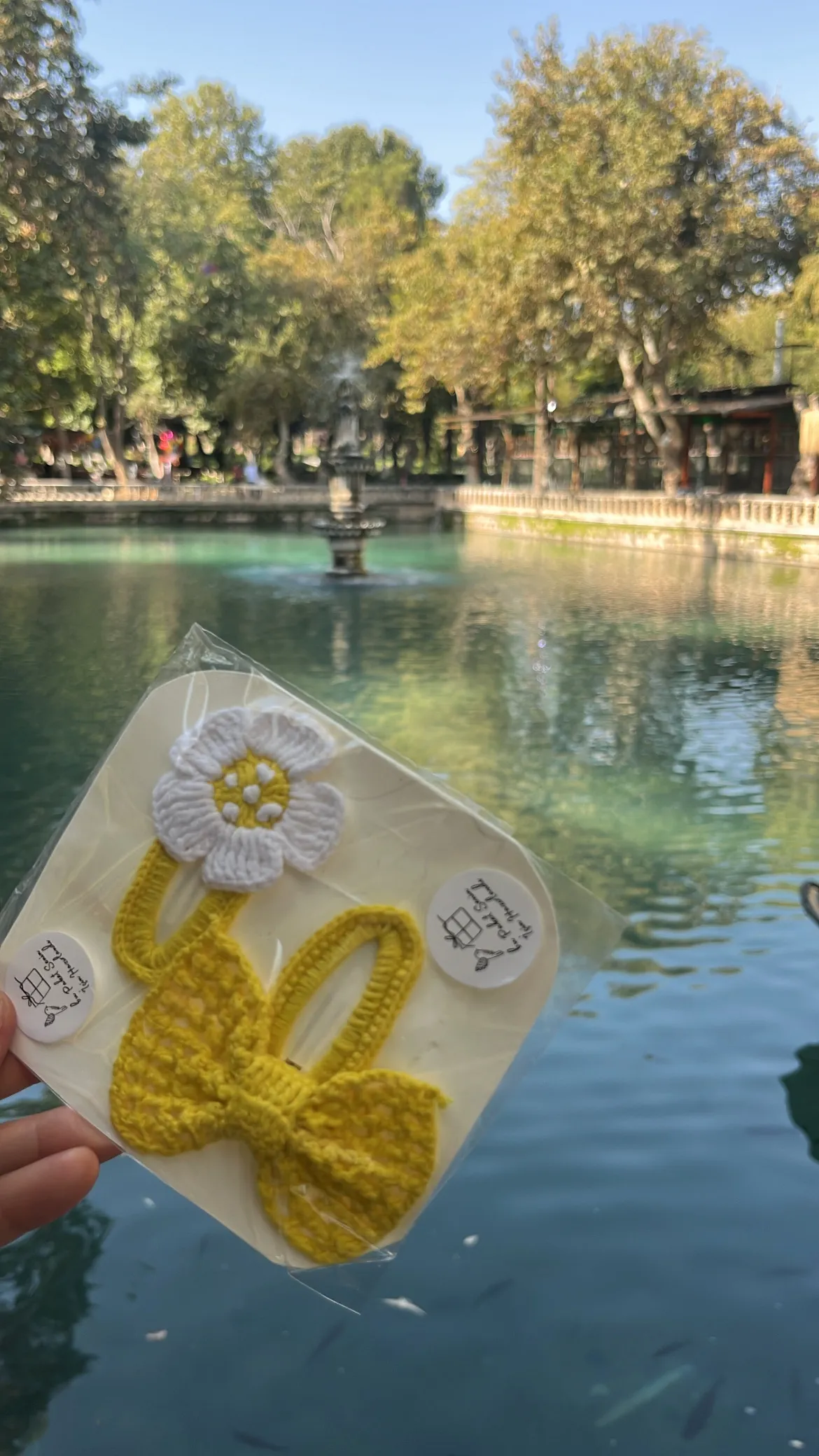 El Yapımı Örgü Saç Tokası Seti – Sarı Fiyonklu ve Çiçekli Toka, Bebek ve Çocuklar İçin Sevimli Aksesuar