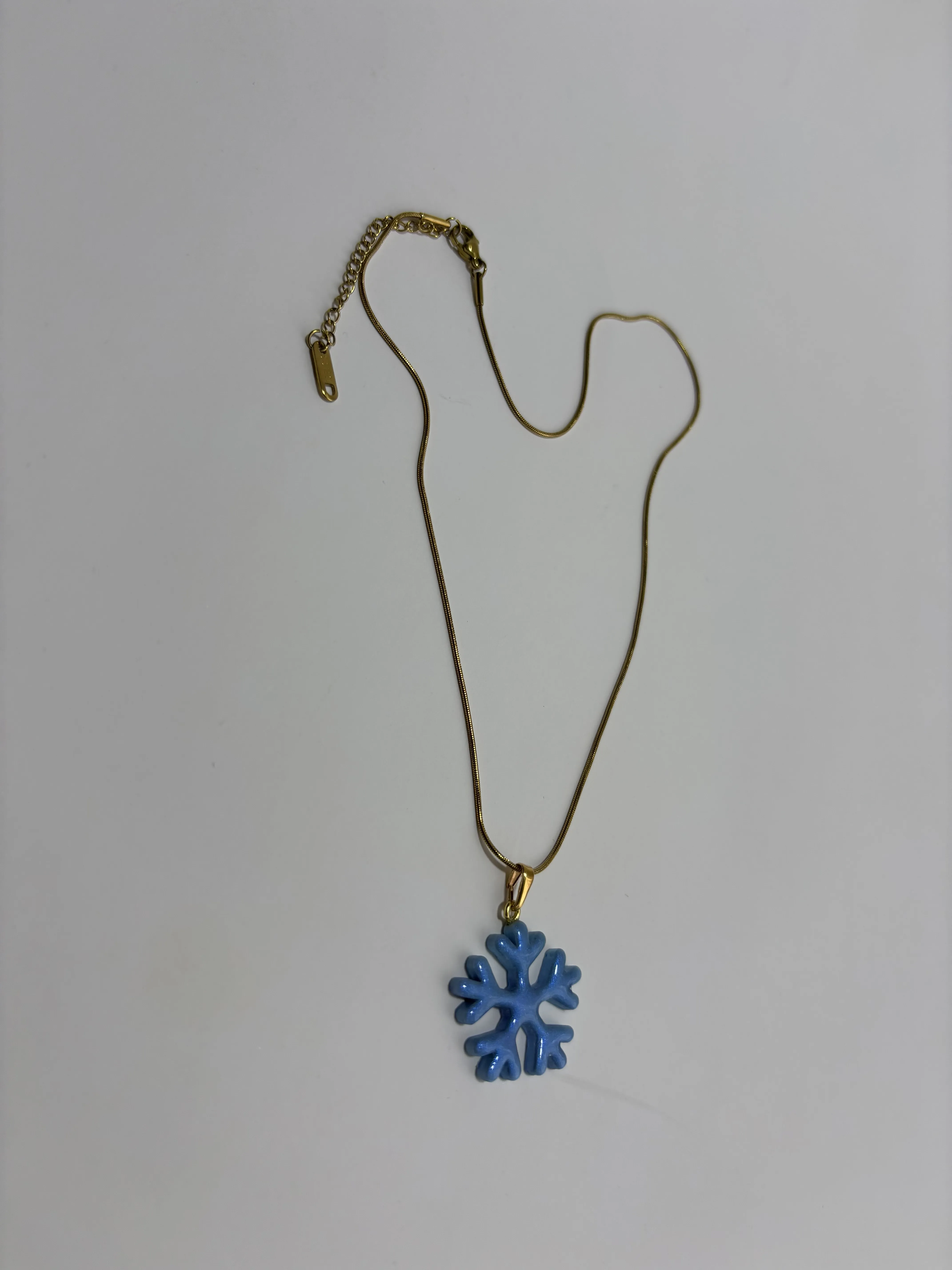 Açık Mavi Kar Tanesi Figürlü Çelik Zincirli Kolye - El Yapımı