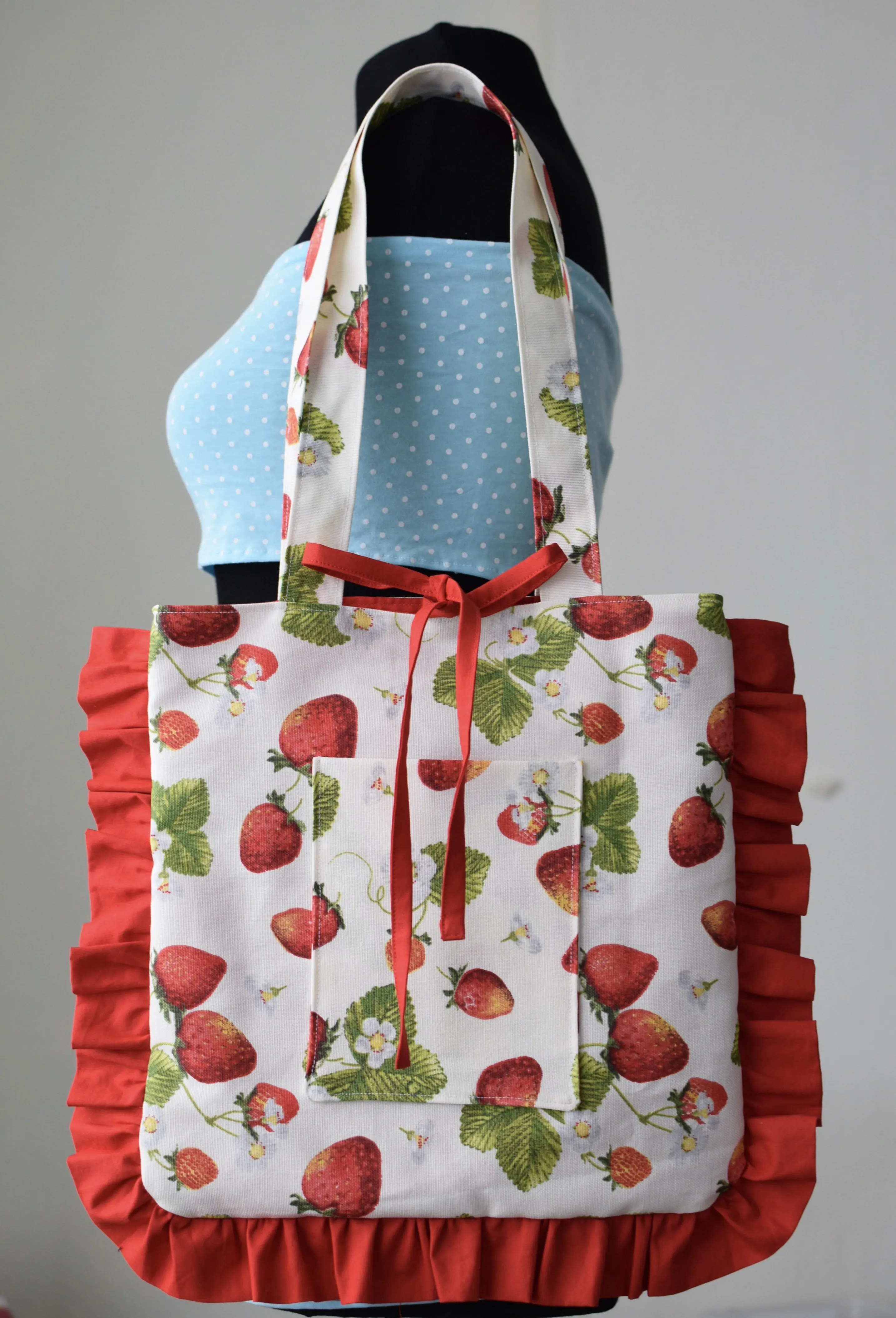 Çilek Desenli Duck Keten Fırfırlı Omuz Çantası - El Yapımı