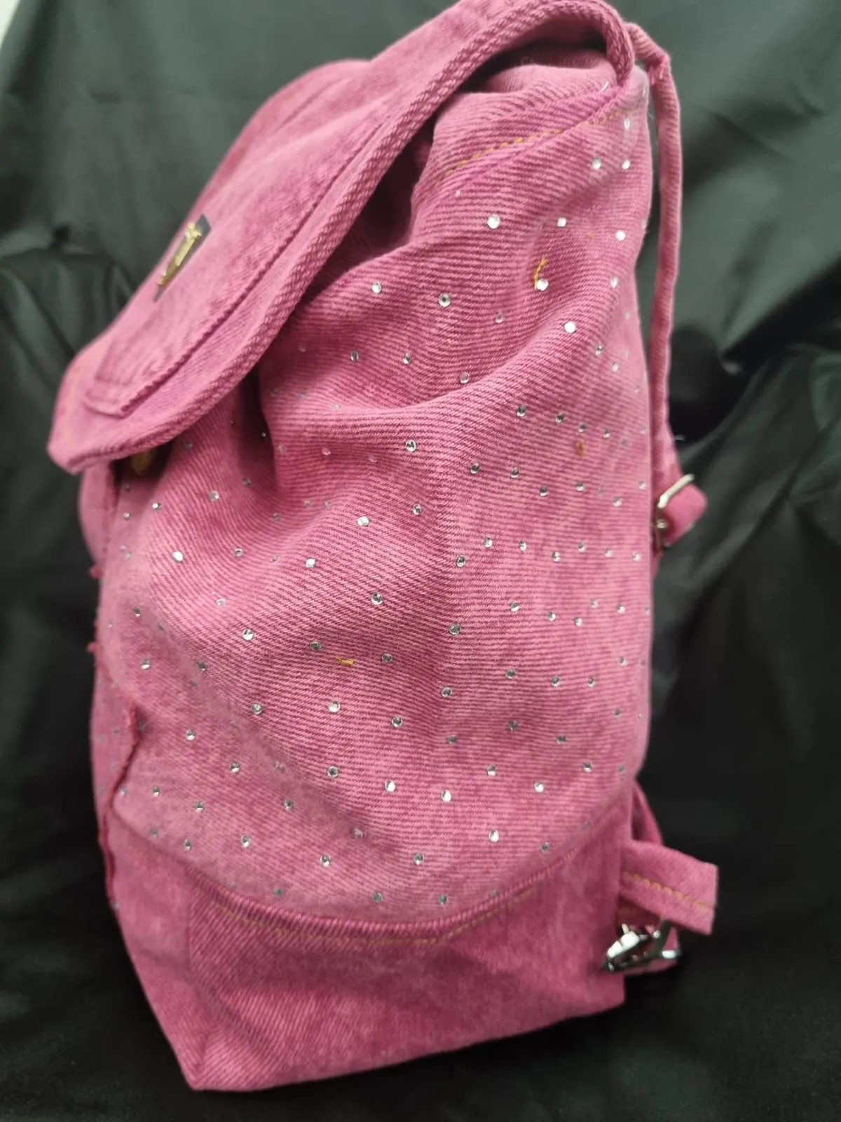 Pembe Taş Detaylı Kot Sırt Çantası - El Yapımı Şık Tasarım