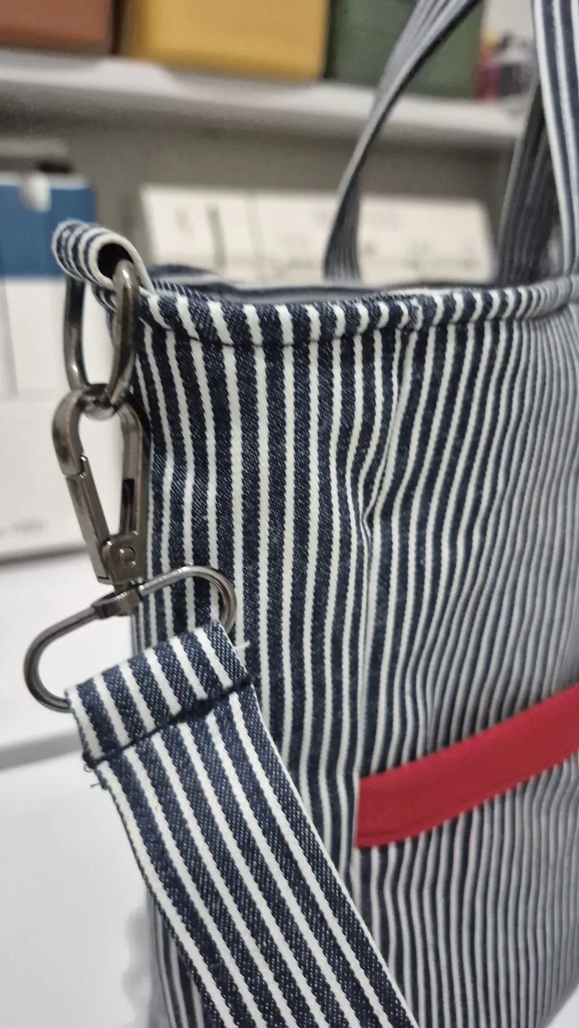Çizgili Desenli Omuz Çantası - Çıkarılabilir Askılı ve El Yapımı
