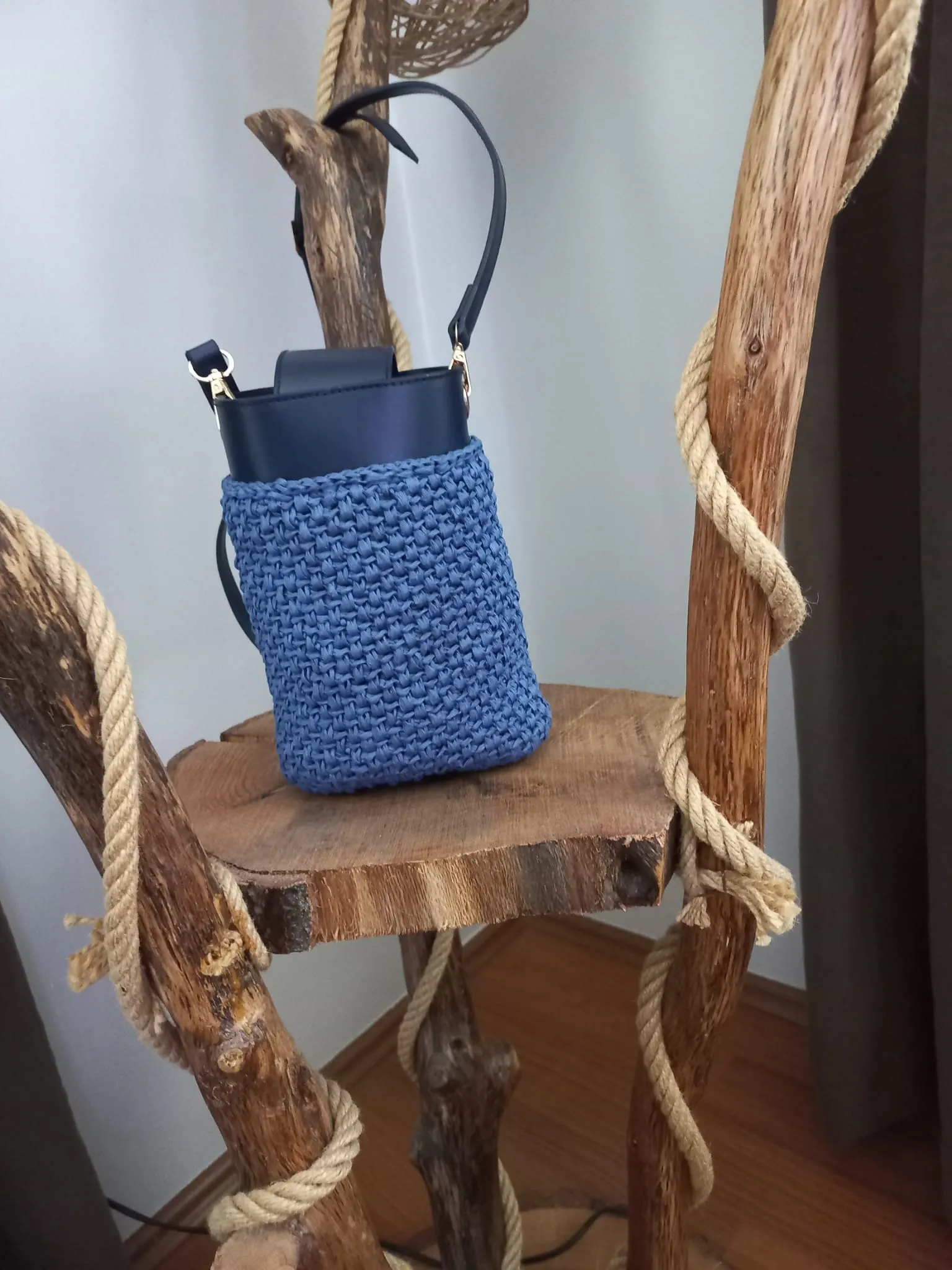 Kahverengi Deri Detaylı Turuncu Örgü Mini Çapraz Askılı Çanta