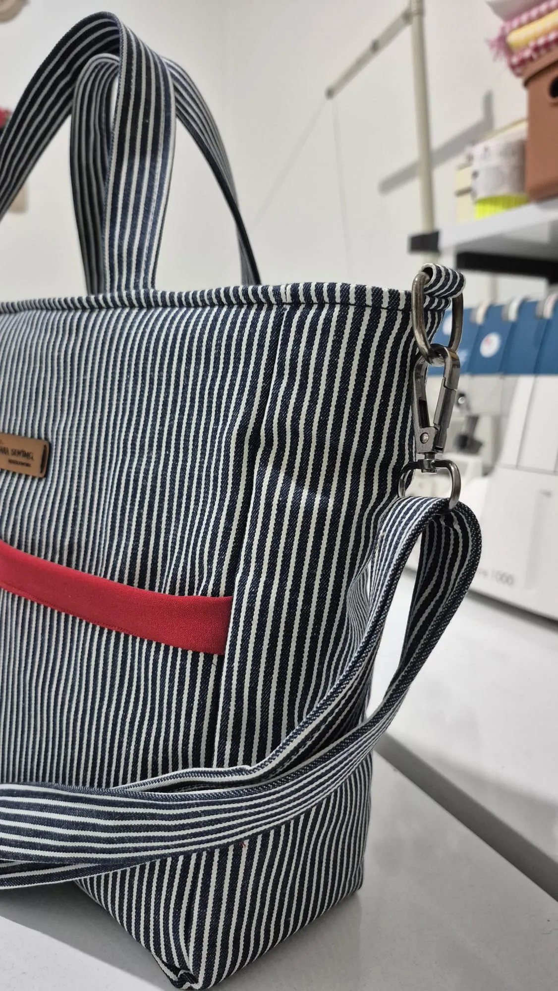 Çizgili Desenli Omuz Çantası - Çıkarılabilir Askılı ve El Yapımı