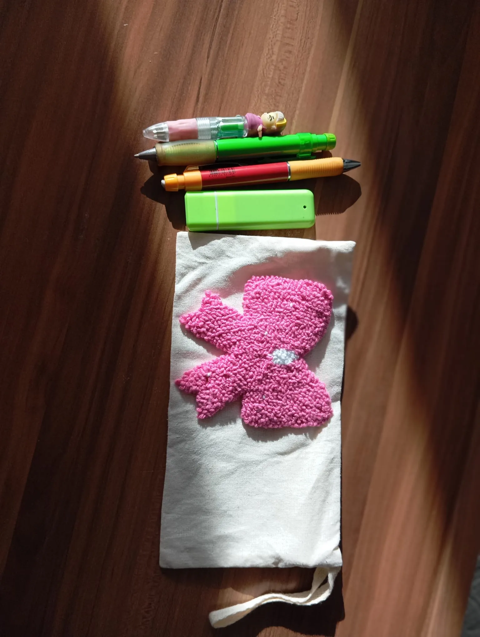 Pembe Fiyonk Desenli Ham Bez Çanta - Punch Nakışı El İşlemesi