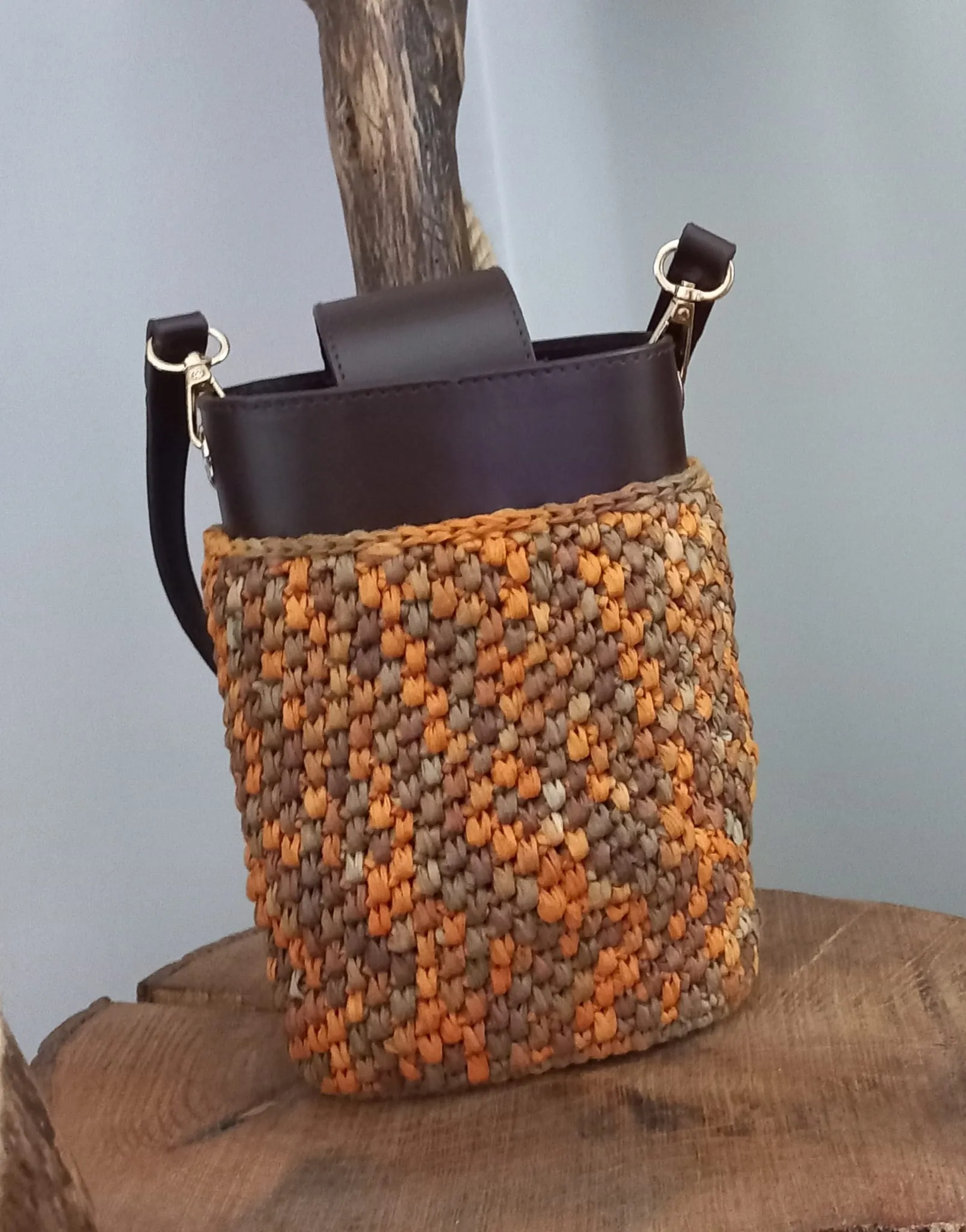 Kahverengi Deri Detaylı Turuncu Örgü Mini Çapraz Askılı Çanta