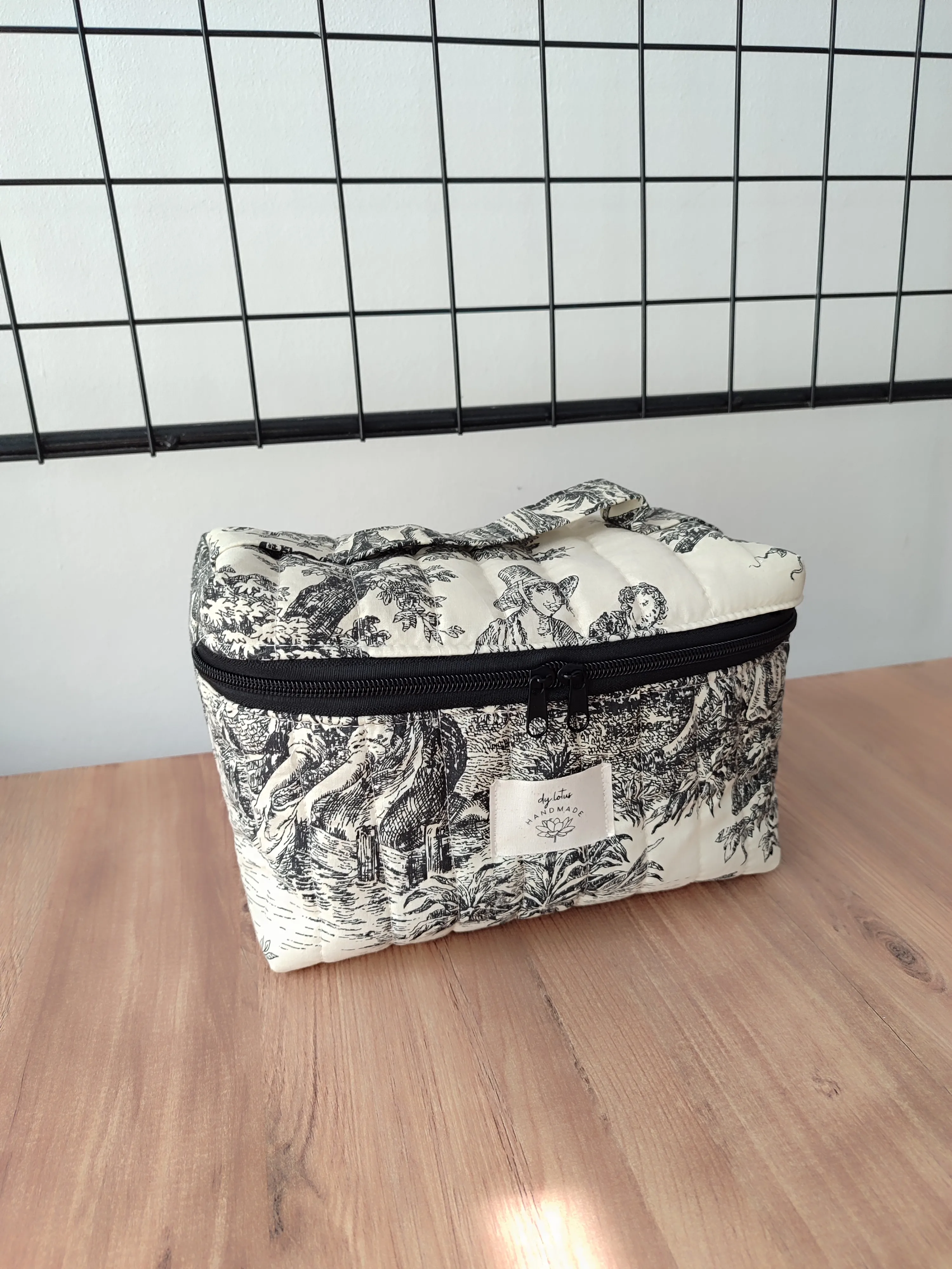 Desenli Vintage Organizer Makyaj Çantası - Siyah Fermuarlı, Kapitoneli