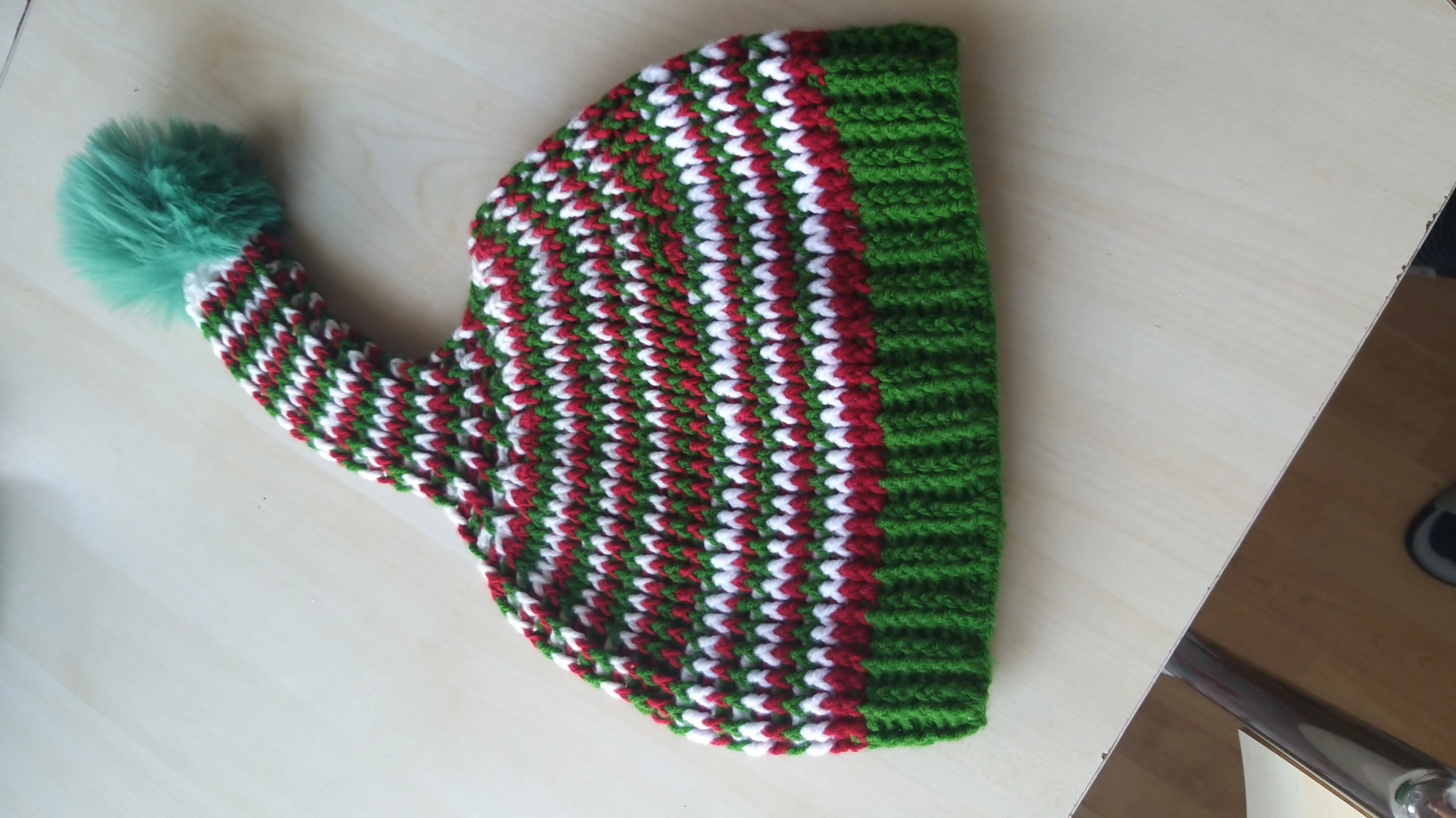 Yeşil Ponponlu Yılbaşı Elf Bere - Kırmızı Beyaz Örgü Desenli