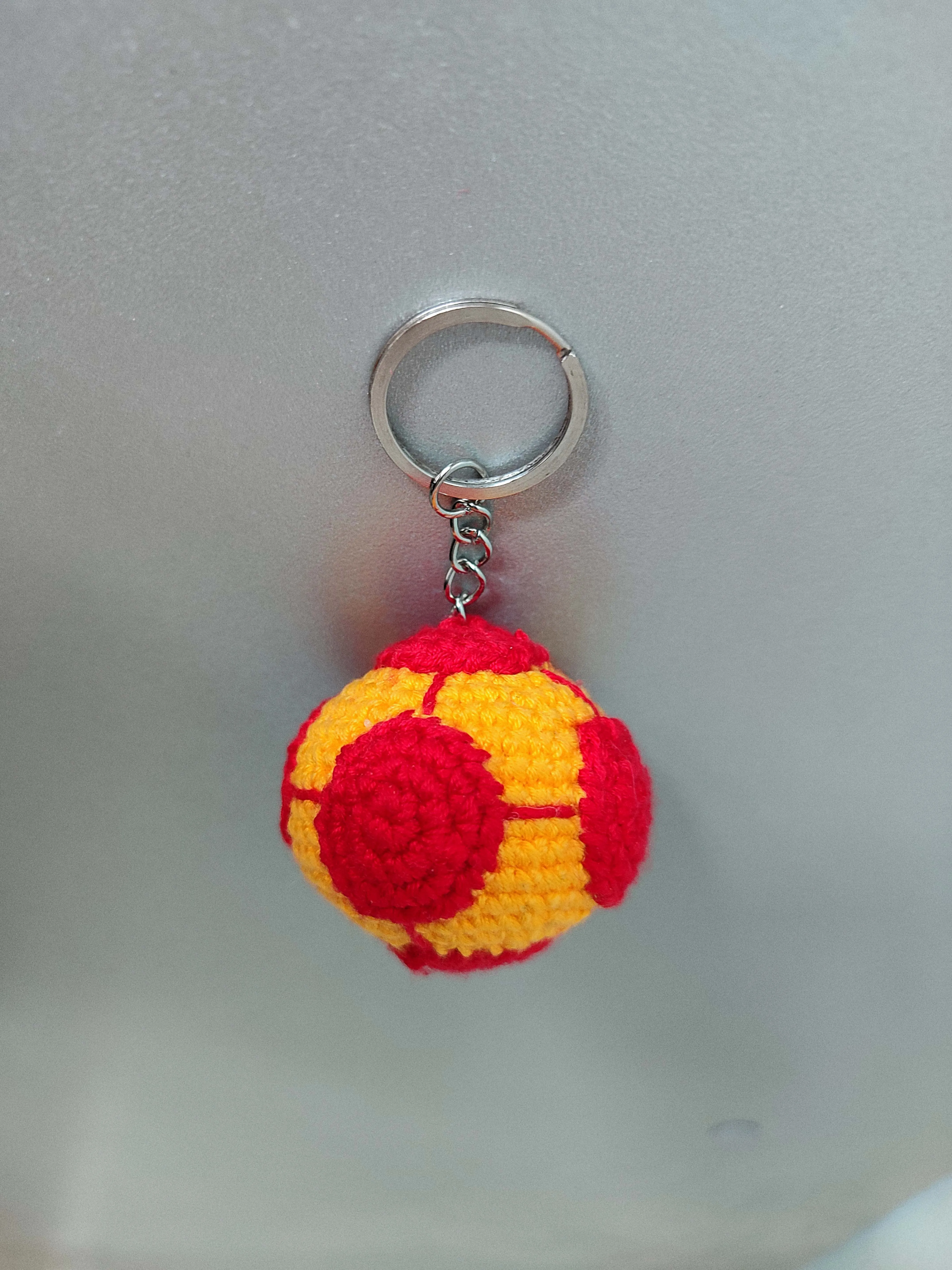 Sarı Kırmızı Örgü Top Anahtarlık - Galatasaray Taraftar Hediyesi