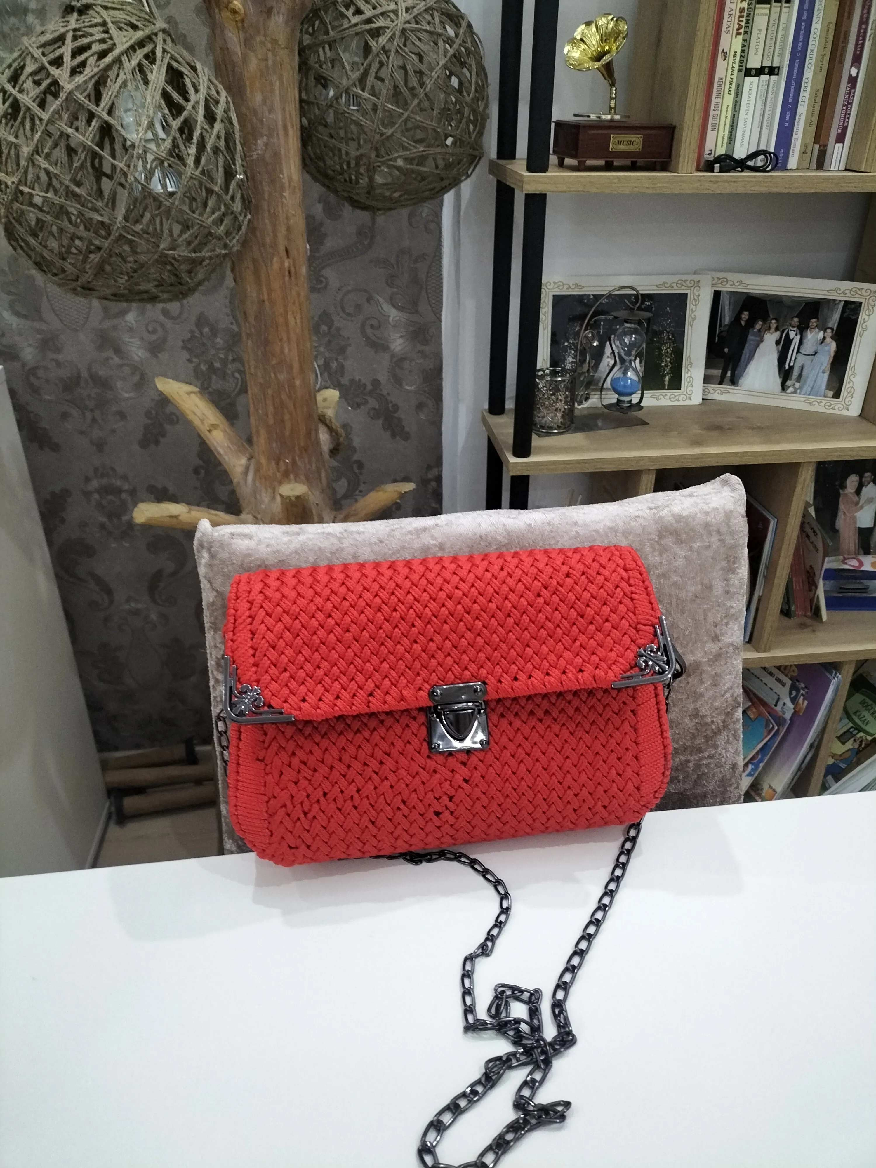Kırmızı Örgü Kanvas Omuz Çantası - Zincir Detaylı - El Emeği