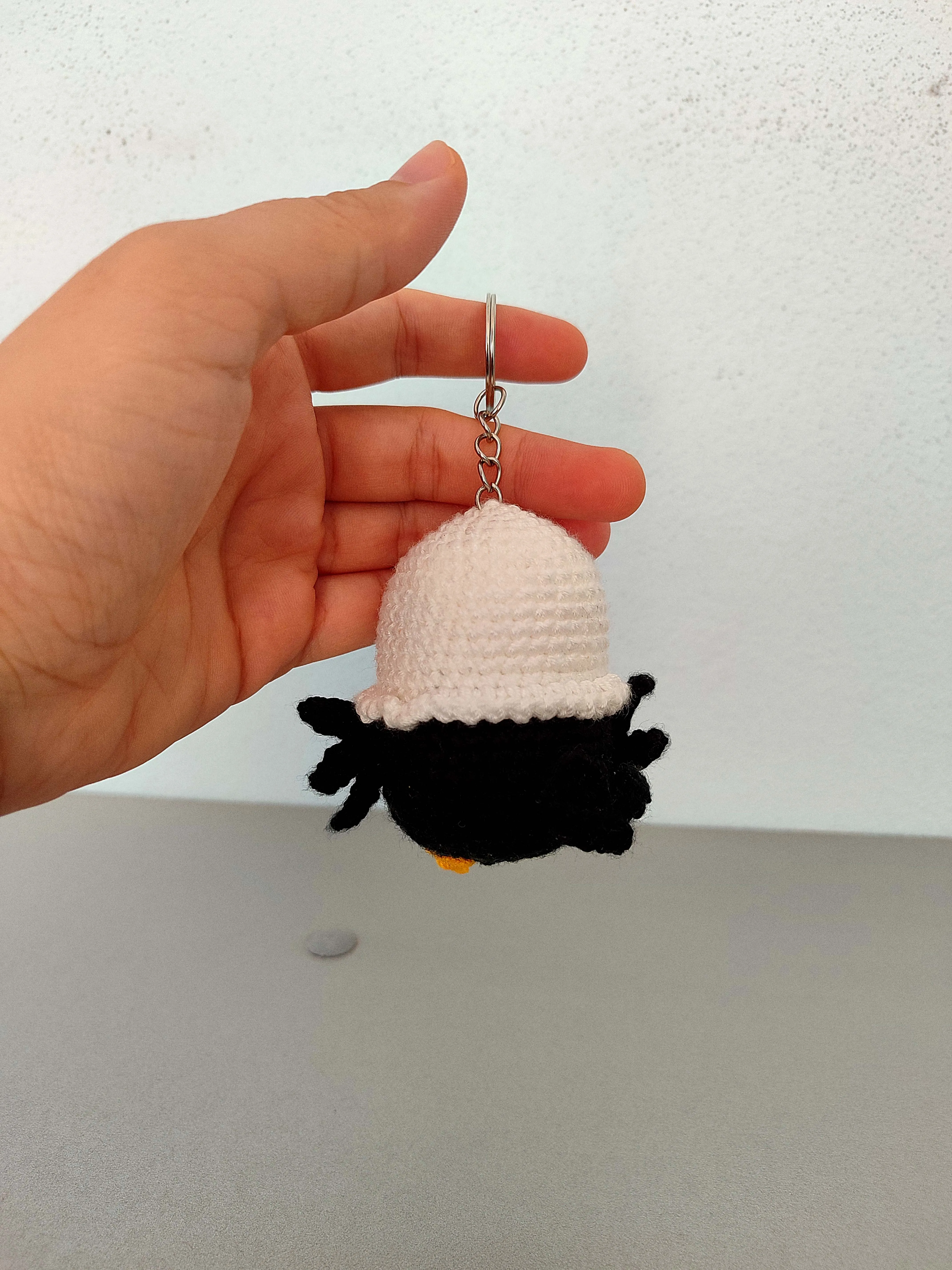 Amigurumi Kartal Anahtarlık - Beyaz ve Siyah Nako İp ile El Örmesi