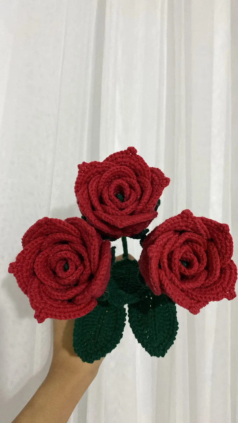 Örgü Kırmızı Gül Buketi - Tığ İşi Dekoratif Çiçek Aranjmanı