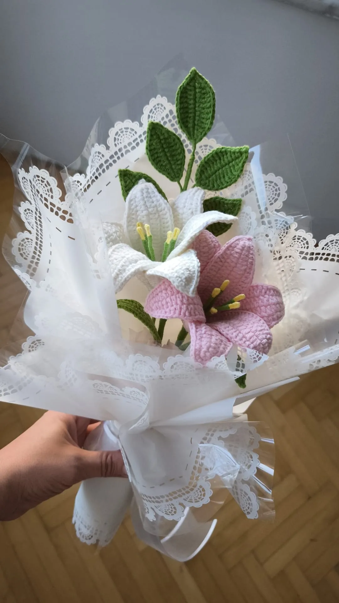 Örgü Zambak Çiçek Buketi - Beyaz ve Pembe - El Yapımı
