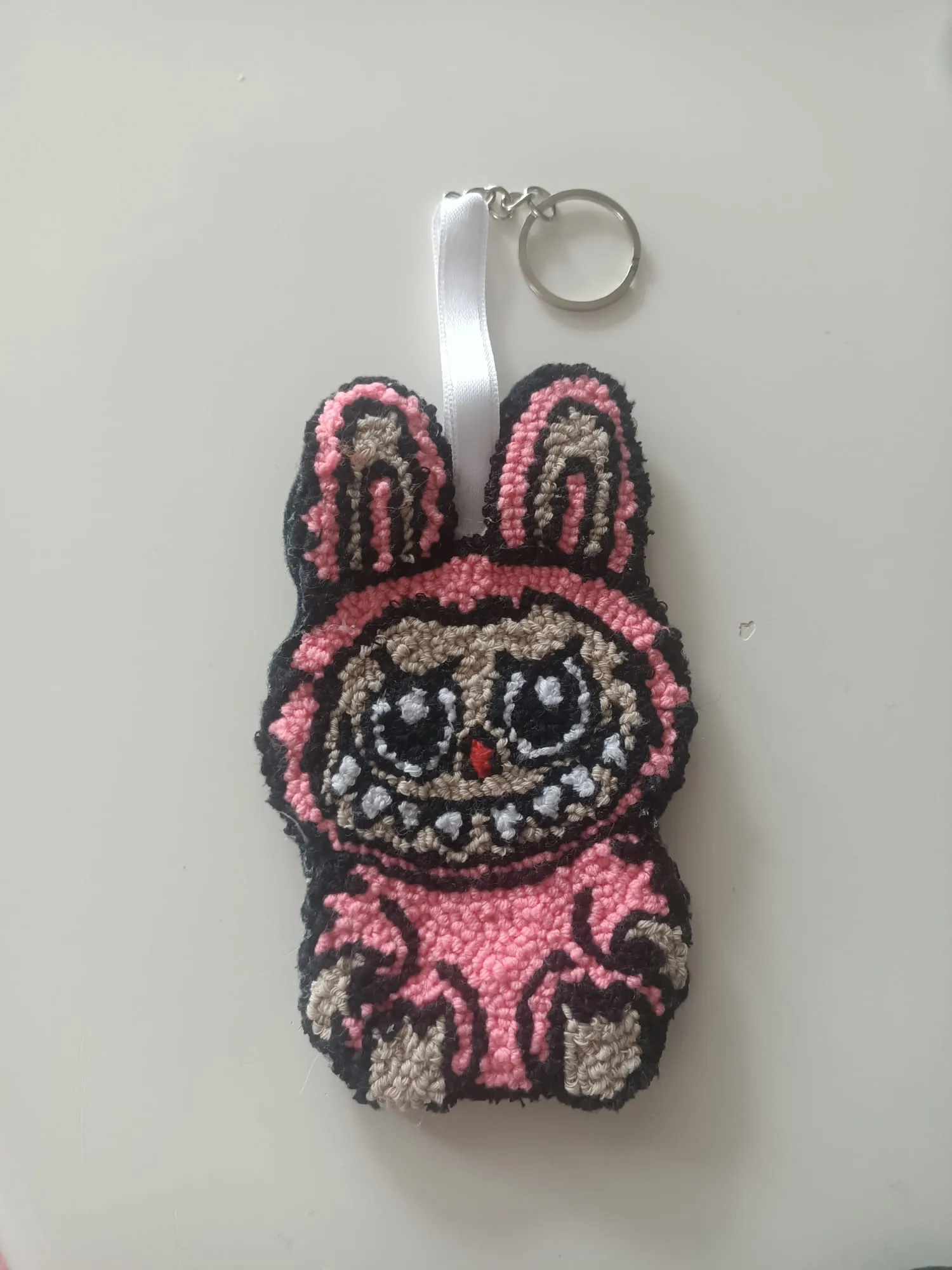 Pembe Tüylü Canavar Anahtarlık - Punch Nakışı El Yapımı