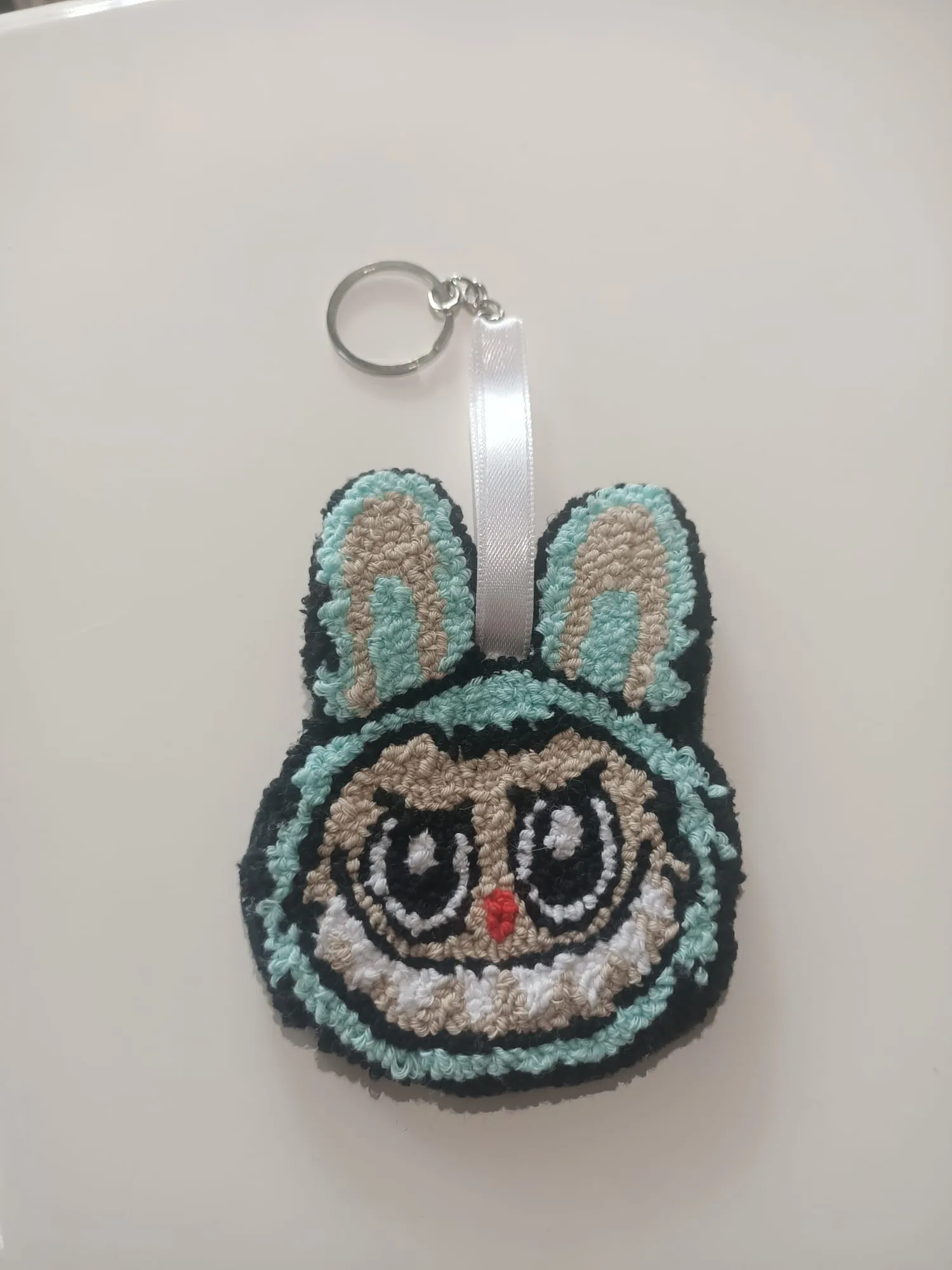 Tavşan Figürlü Punch Nakışı Anahtarlık - El Yapımı Mini Charm