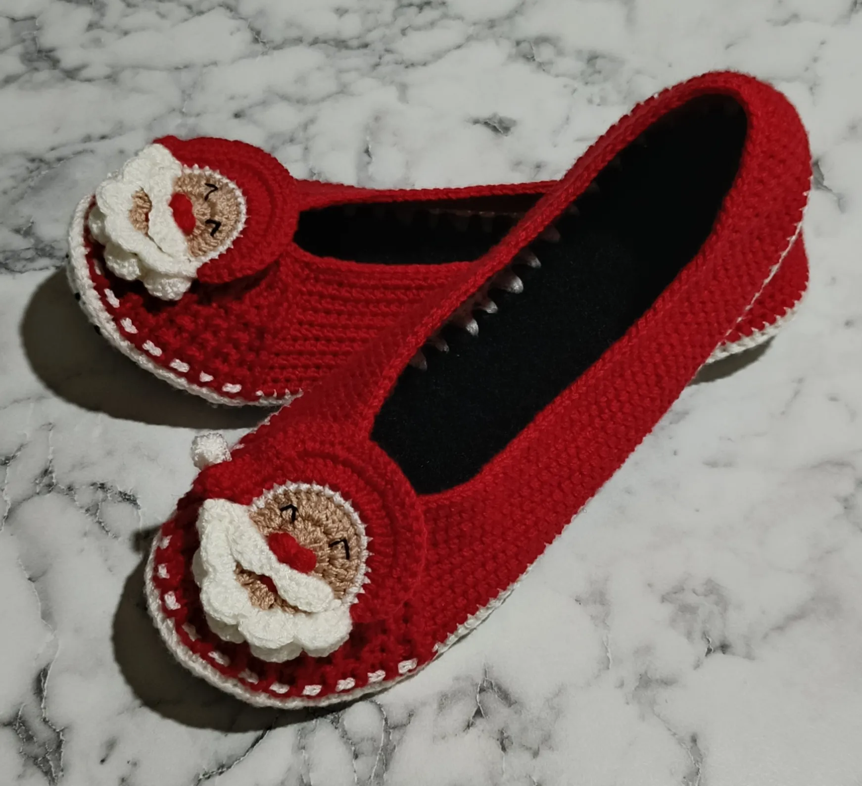 Kırmızı Noel Baba Figürlü Örgü Patik - Yeni Yıl Konsepti