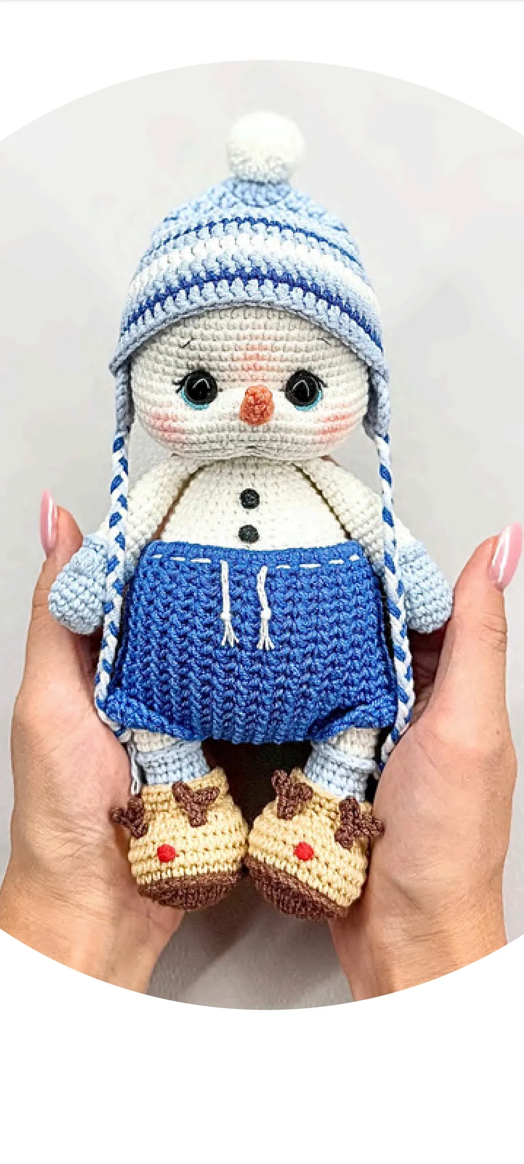 Örgü Kardan Adam Oyuncak Bebek - Mavi Şortlu ve Geyik Desenli