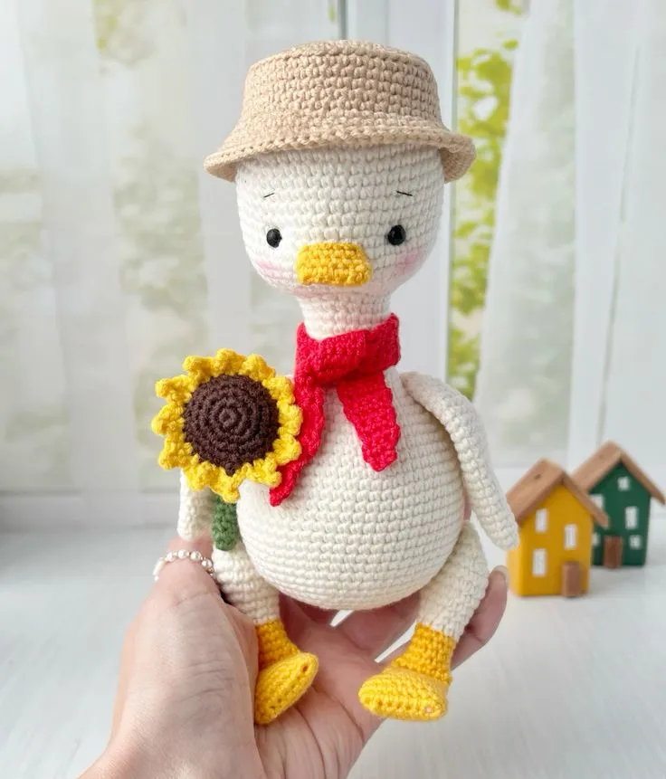 Krem Örgü Şapkalı Ördek Bebek Oyuncak - Ayçiçekli El Yapımı