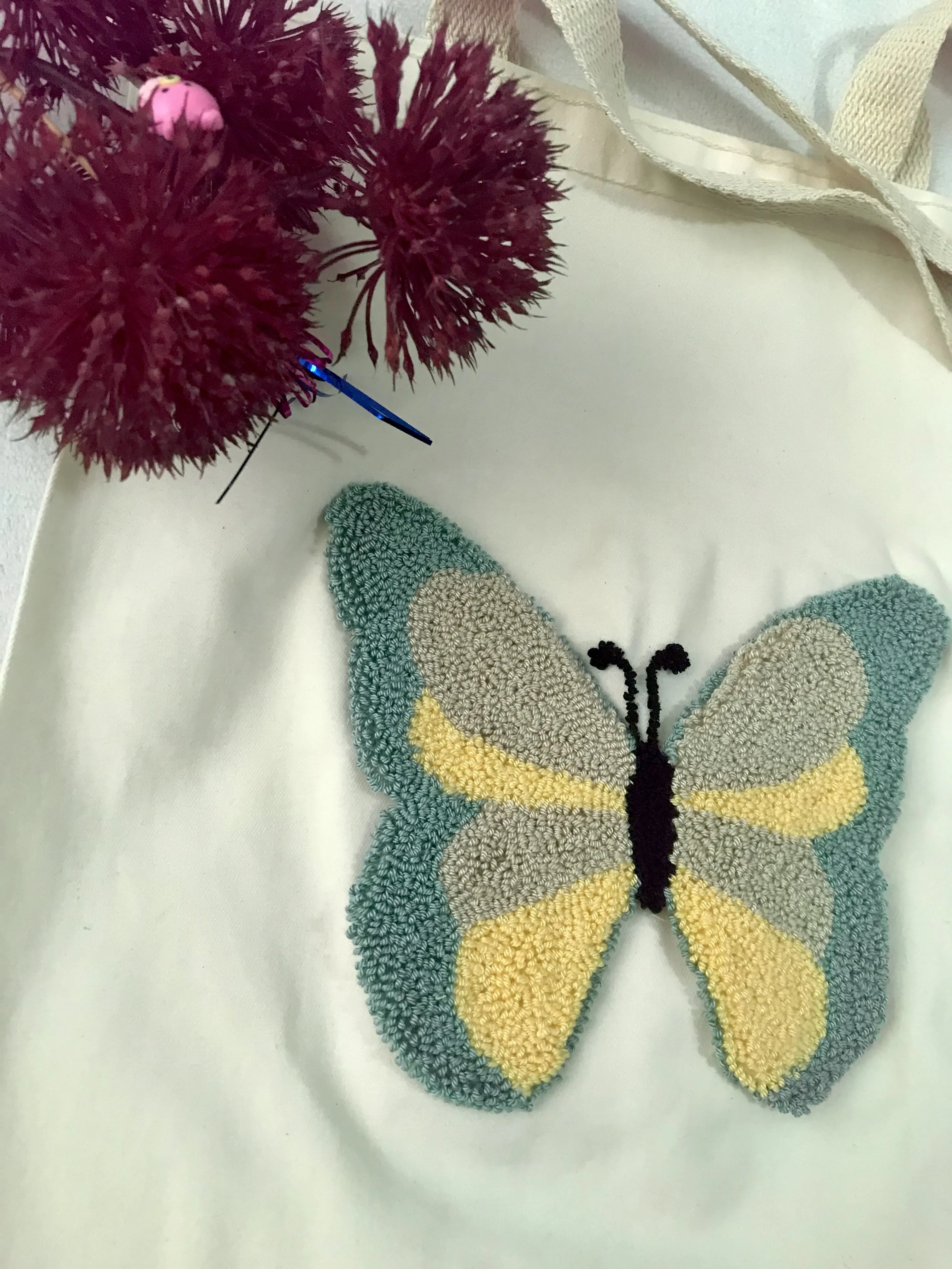 Punch Nakışlı Kelebek Desenli Krem Bez Çanta - El Yapımı