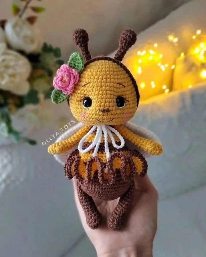 Amigurumi Arı Bebek Oyuncak - El Örgüsü Süslü Hediyelik
