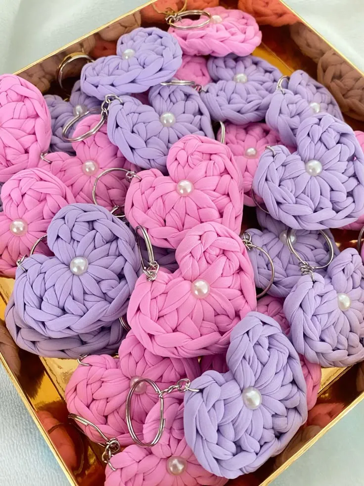 Örgü Kalp Anahtarlık - Karışık Renkli, 10 Adet, İnci Detaylı - El Emeği