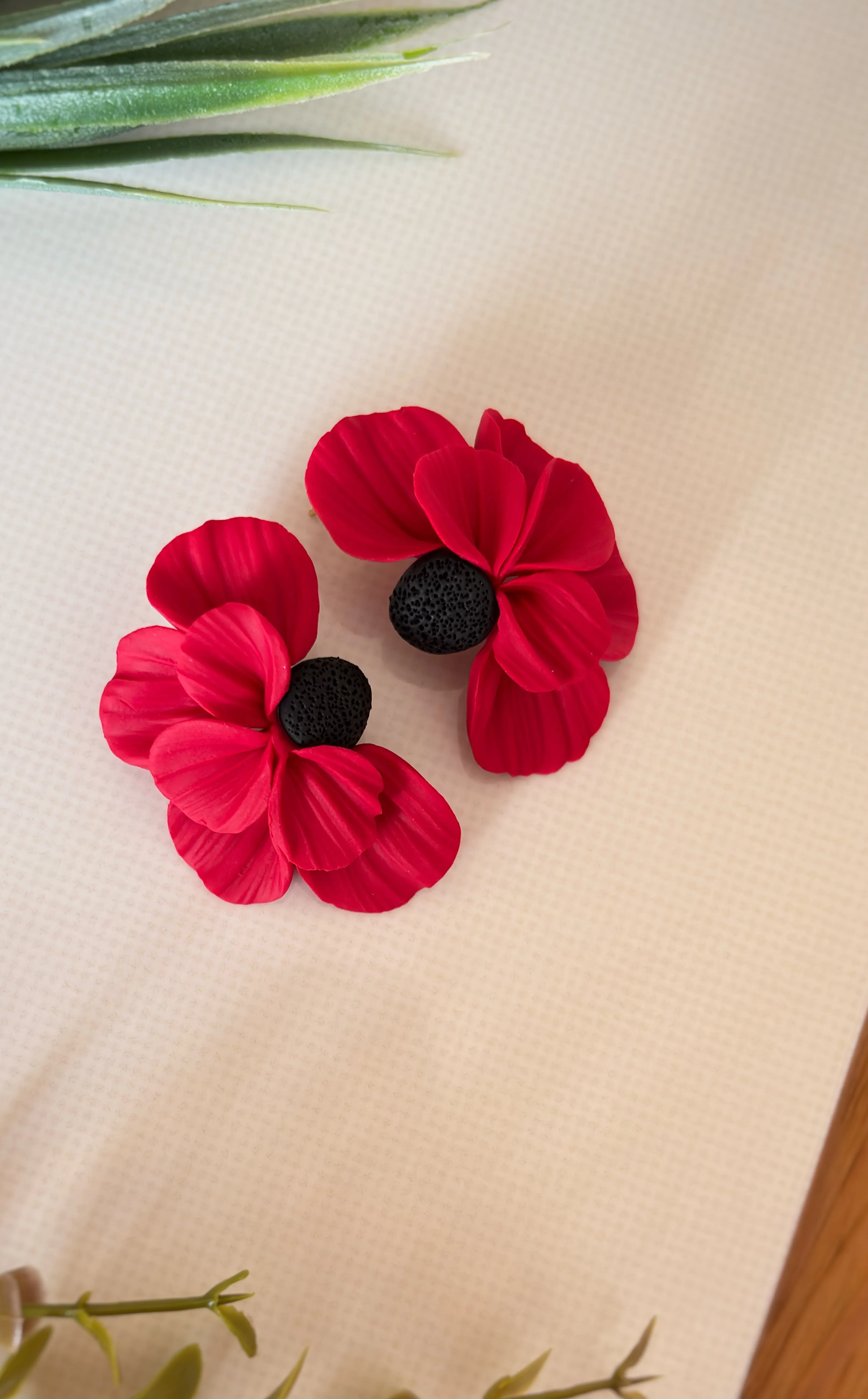 Kırmızı Polimer Kil Çiçek Küpe - El Yapımı Hafif Tasarım