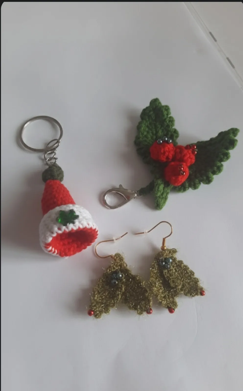 Tığ İşi Yılbaşı Hediye Seti (Anahtarlık, Broş, Küpe) - El Emeği