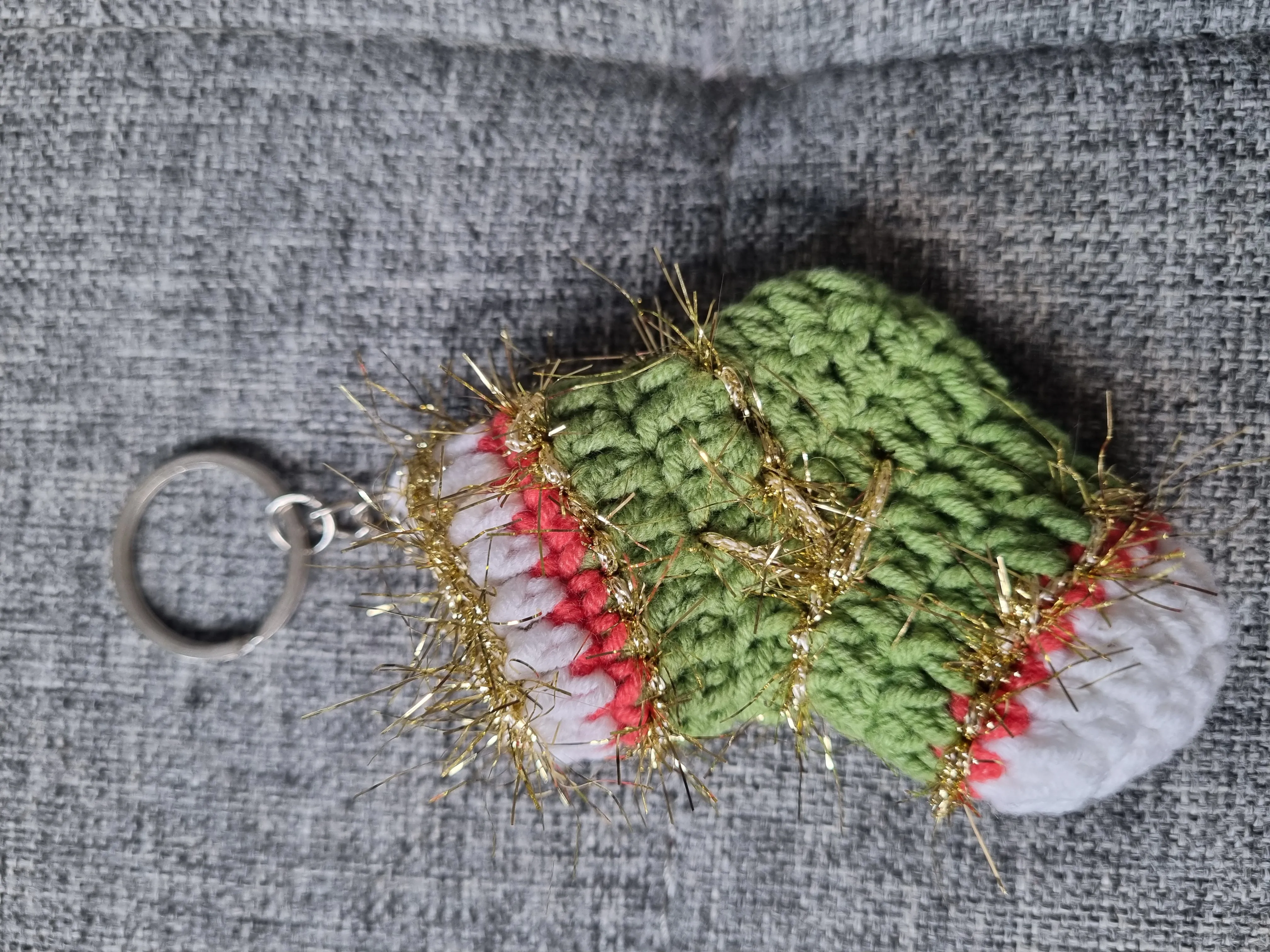 El Yapımı Yılbaşı Çorabı Örgü Anahtarlık – Amigurumi Çanta Süsü & Yeni Yıl Dekoru