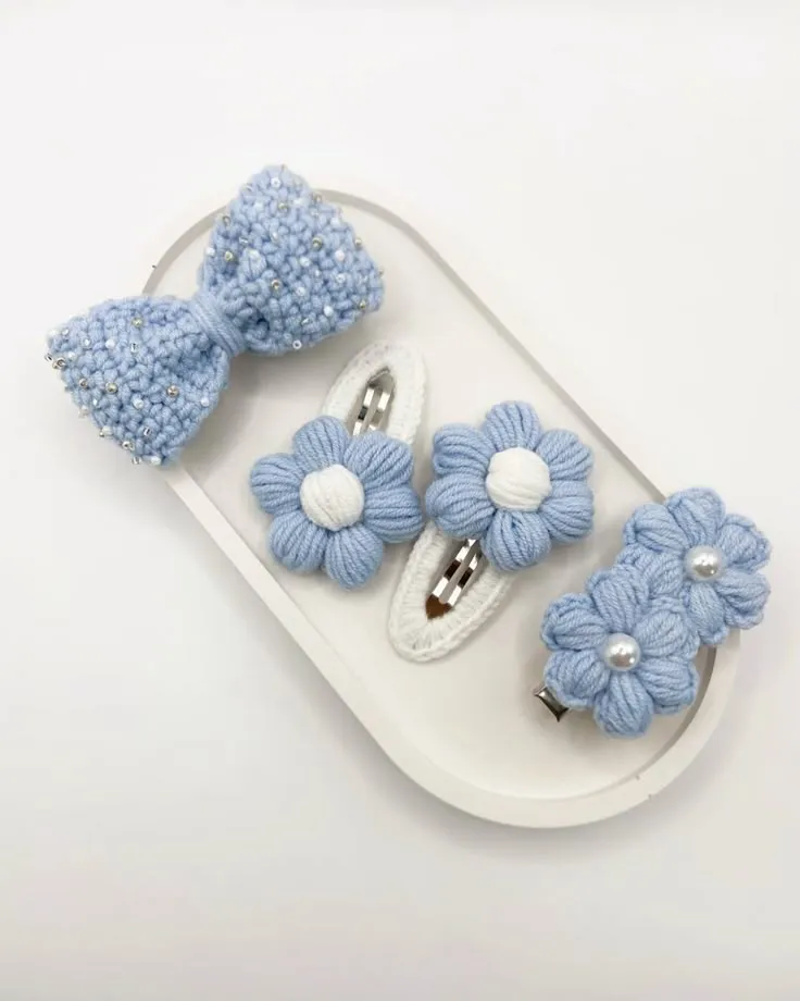 Mavi Çiçek ve Fiyonk Figürlü Örgü Toka Seti (4 Adet)