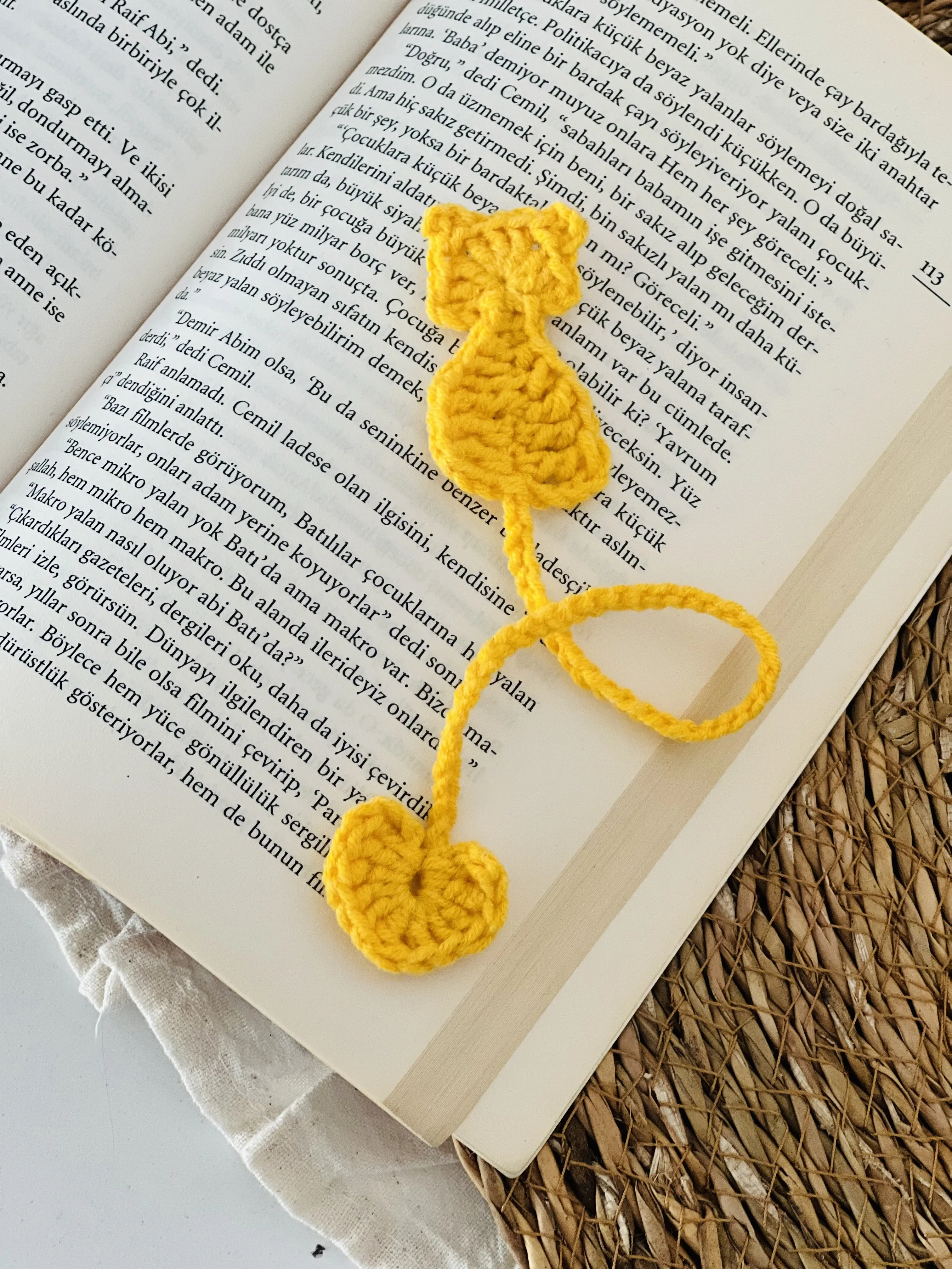 Tığ İşi Kedi Figürlü Kitap Ayracı