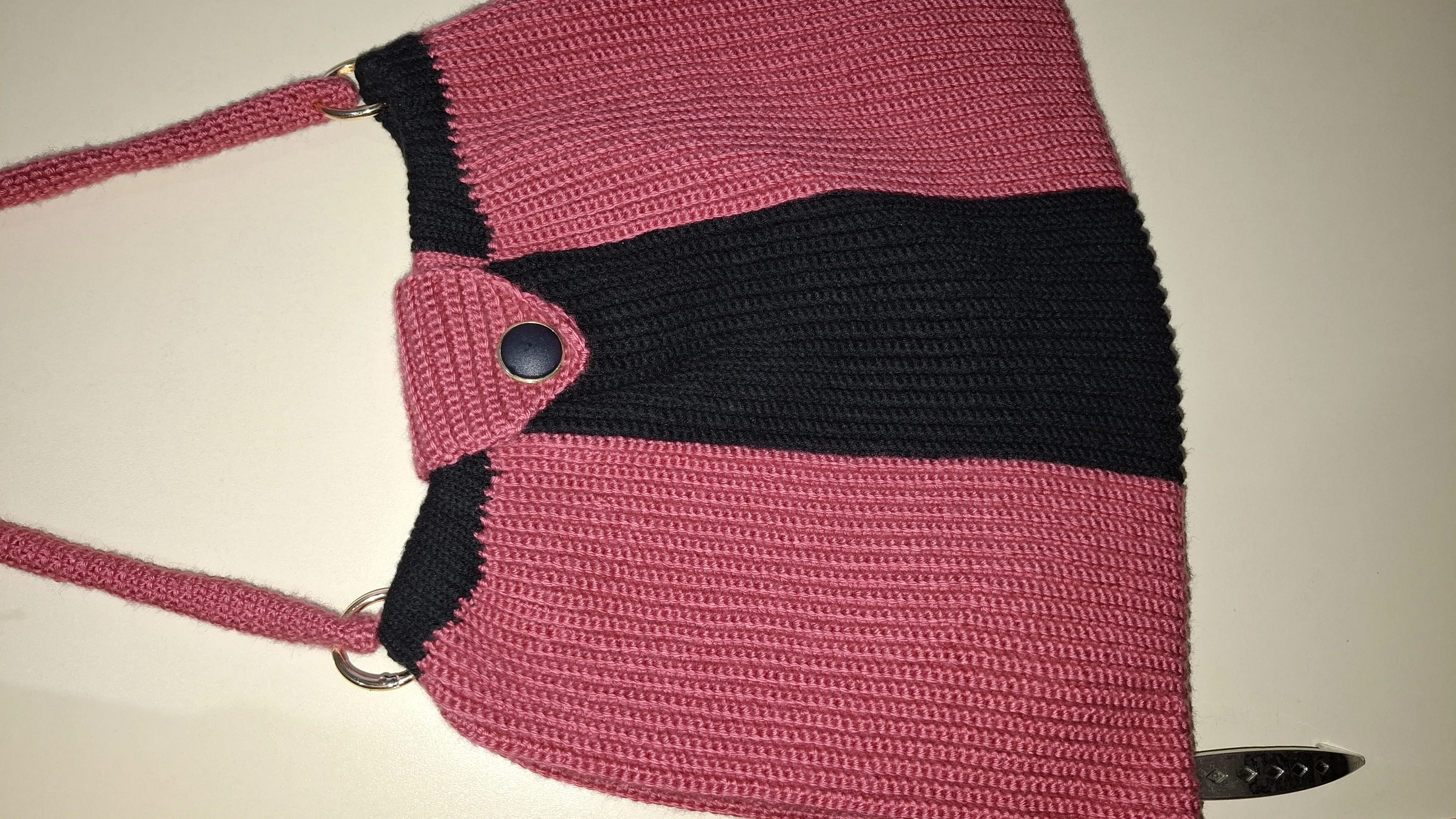 Pembe ve Siyah Renkli Sık İğne Örgü Omuz Çantası - El Emeği