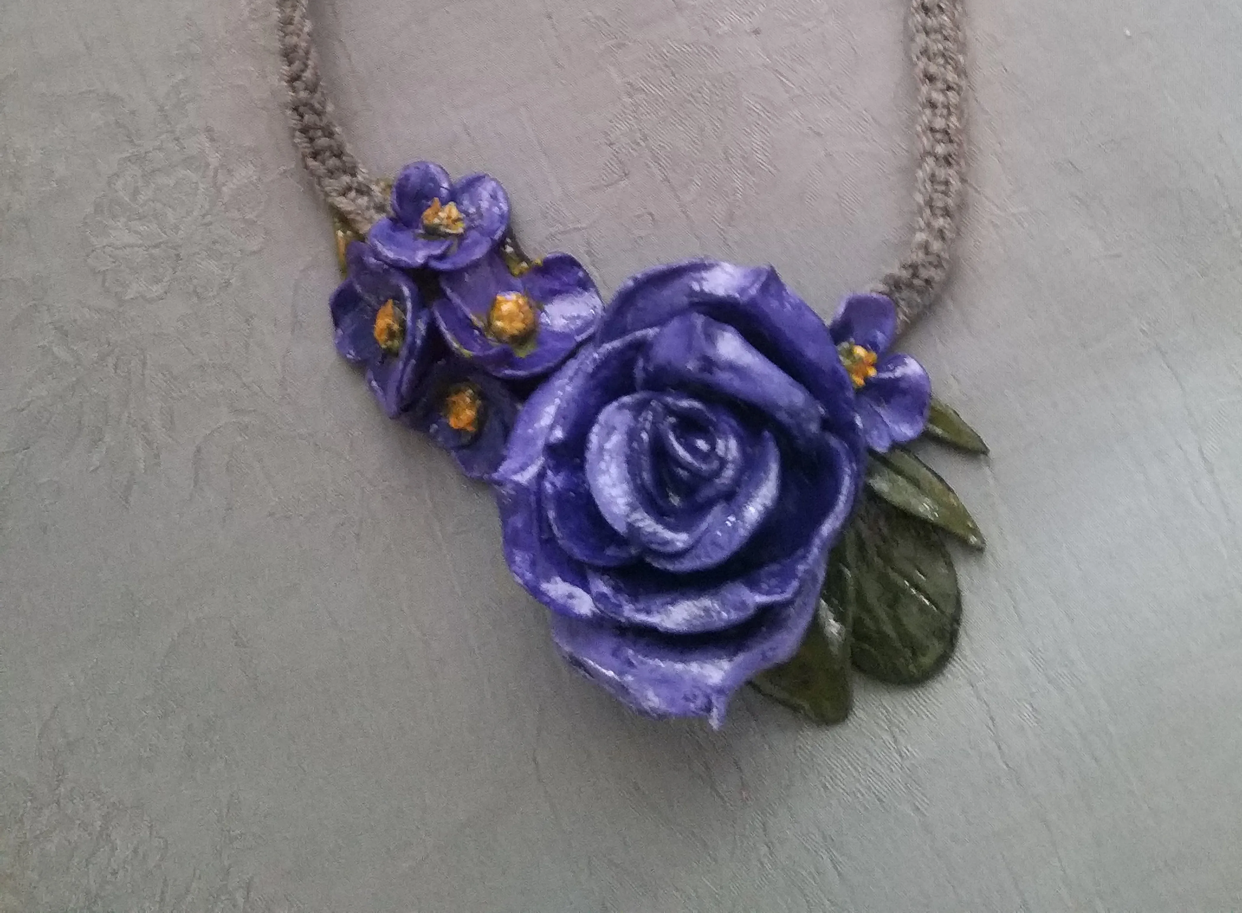 Mor Gül ve Menekşe Tasarımlı Soğuk Seramik Takı Seti - El Sanatı