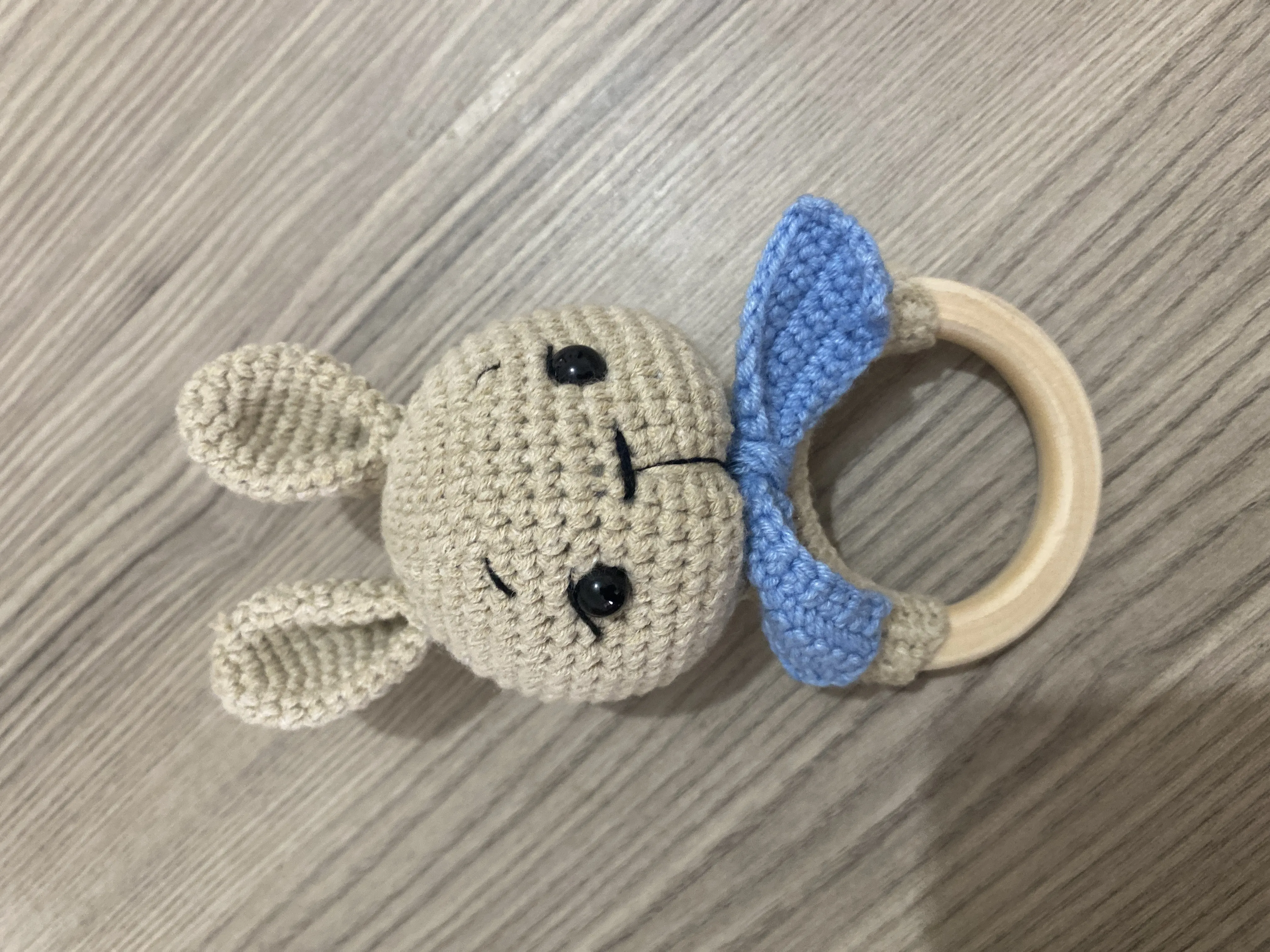 Örgü Oyuncak Tavşan Bebek Seti - Bebek Patikleri ve Ahşap Emzik Zinciri