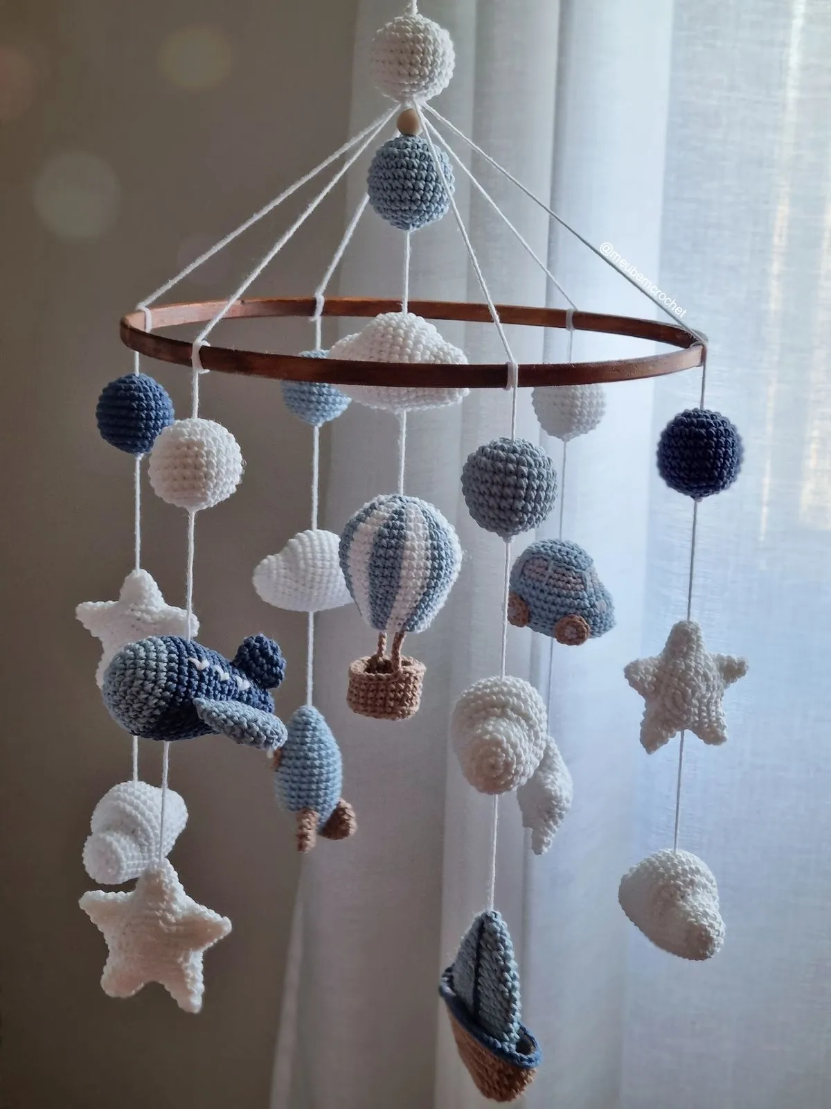 Mavi ve Beyaz Amigurumi Bebek Odası Dönencesi - El Emeği