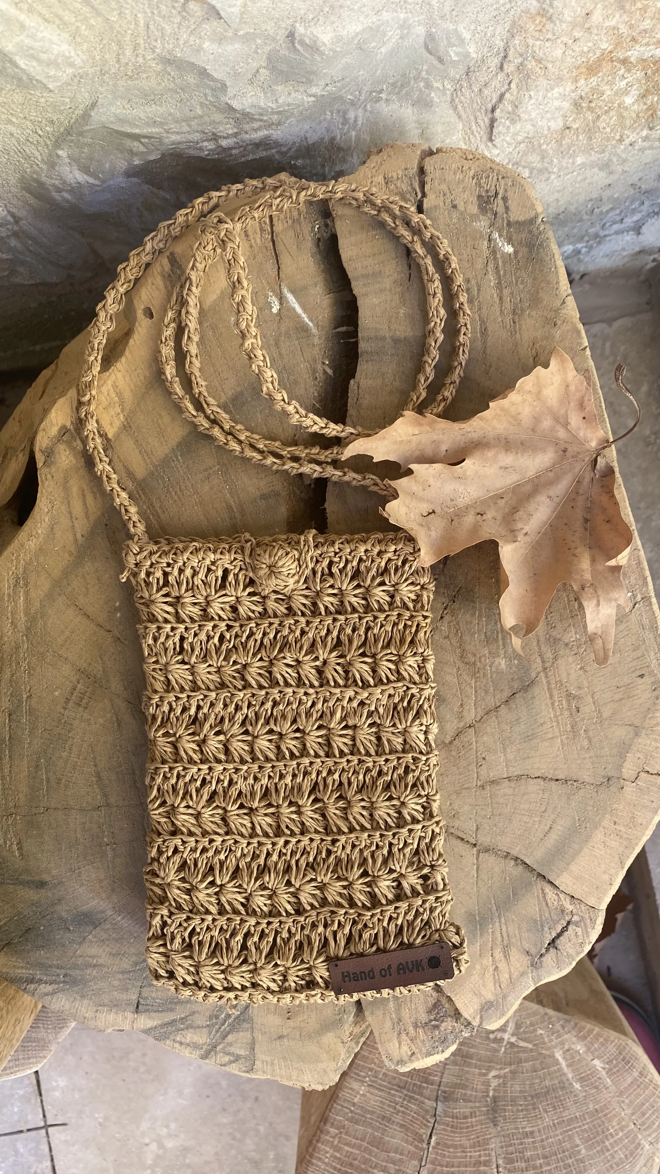 Kahverengi Yıldız Desenli Örgü Hasır Telefon Çantası - El Emeği