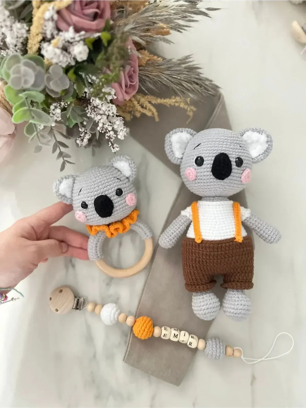 Koala 3’lü Set – Oyuncak + Çıngırak + Emzik Askısı