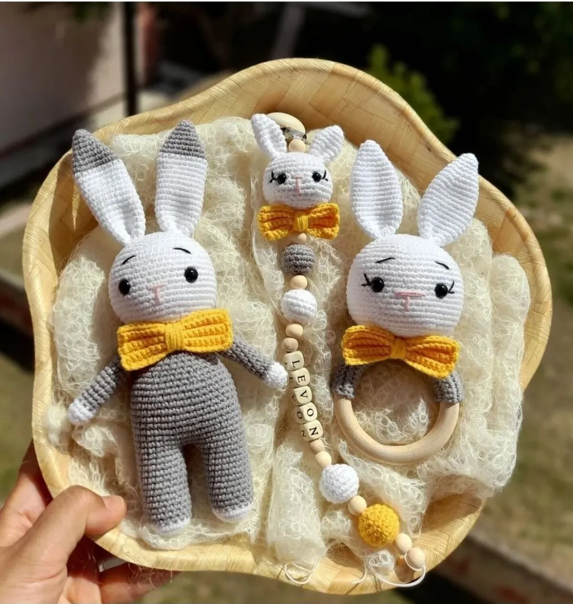 Amigurumi 3’lü Tavşan Seti – Oyuncak + Çıngırak + Emzik Askısı