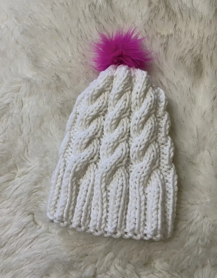 Beyaz Örgü Desenli Ponponlu Bere Şapka - 19x25 cm, El Örgüsü