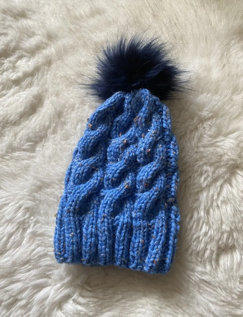 Mavi Yün Çocuk Bere - Ponponlu, Örgü Desenli, 14x23 cm - El Örgüsü