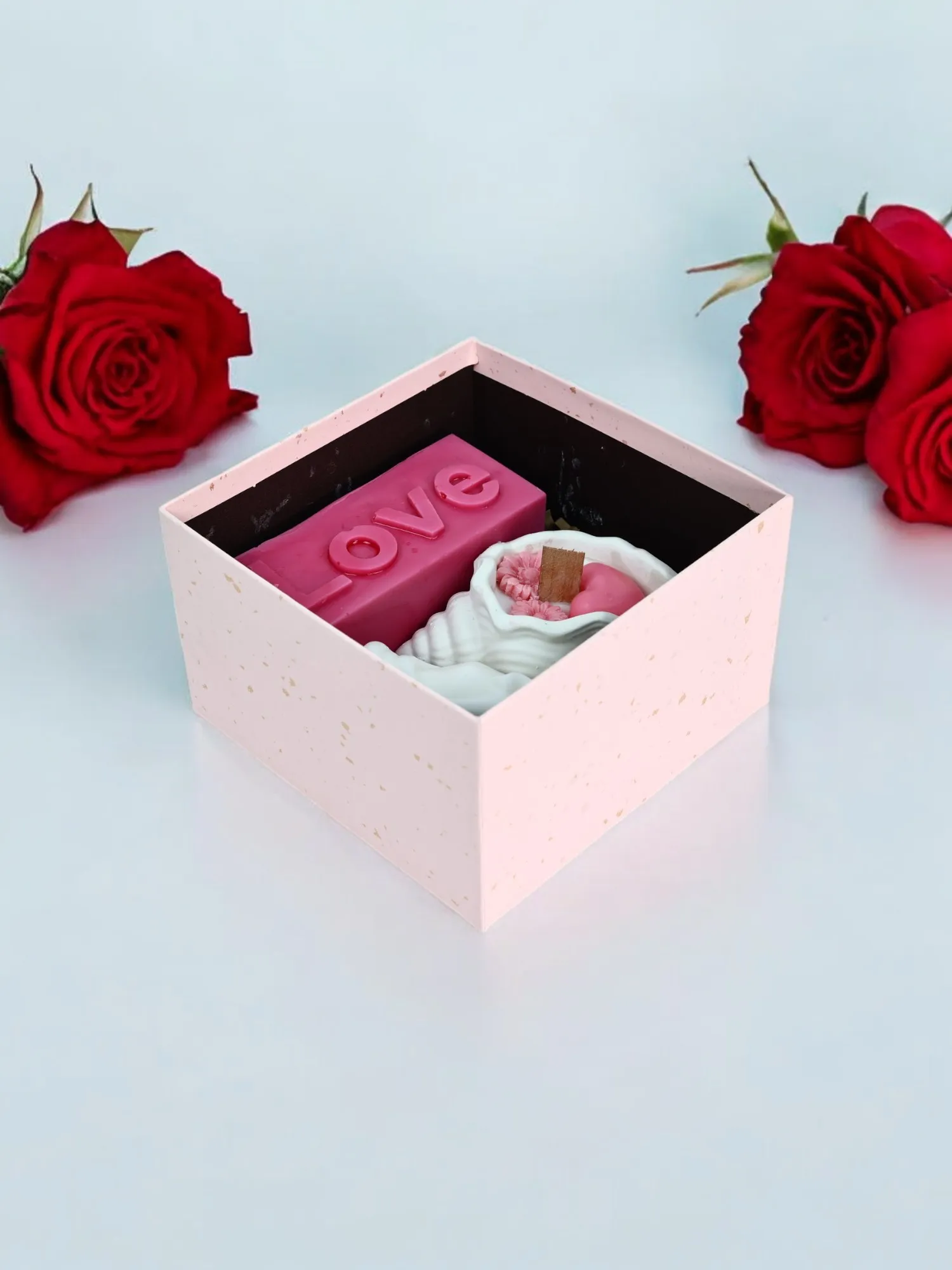 Aşk Temalı Hediye Kutusu - Soyawax Mum Seti ve Dekoratif Kase