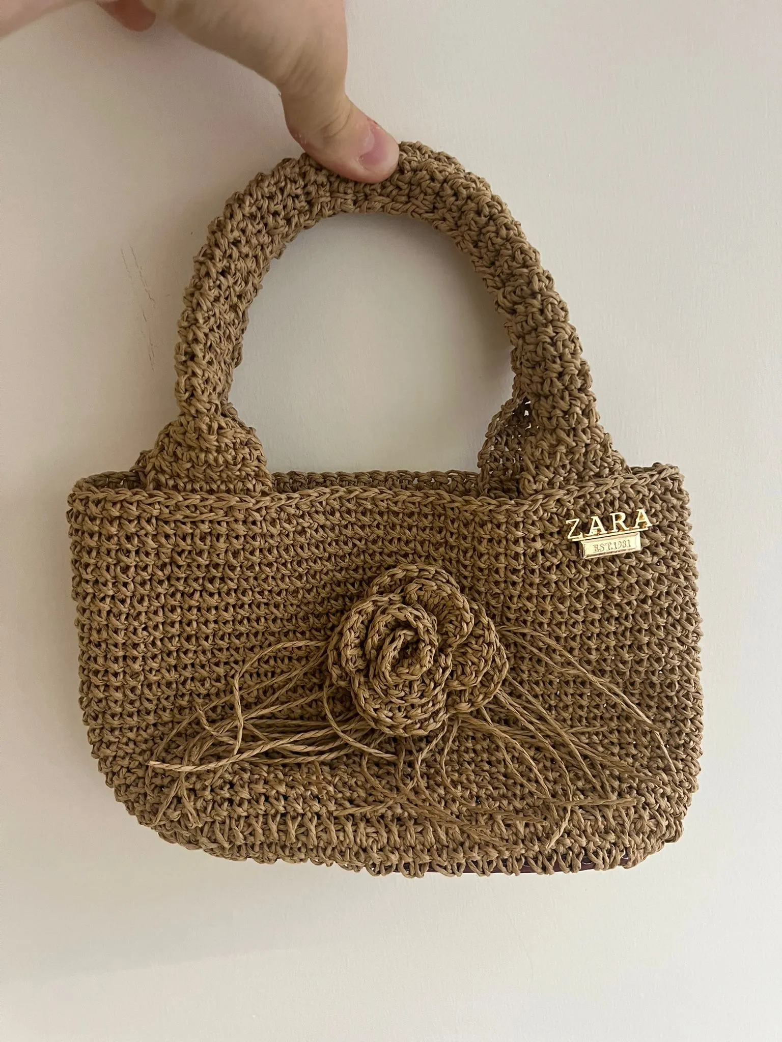 Kahverengi Örgü Gül Motifli El Çantası - Zara Marka Detaylı