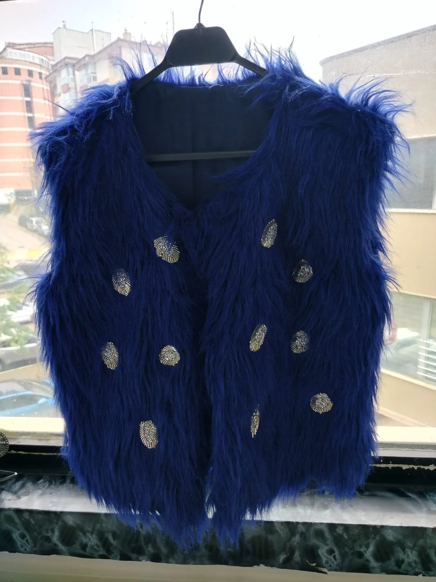 Mavi Suni Kürk Mücevher Detaylı Yelek - El Yapımı