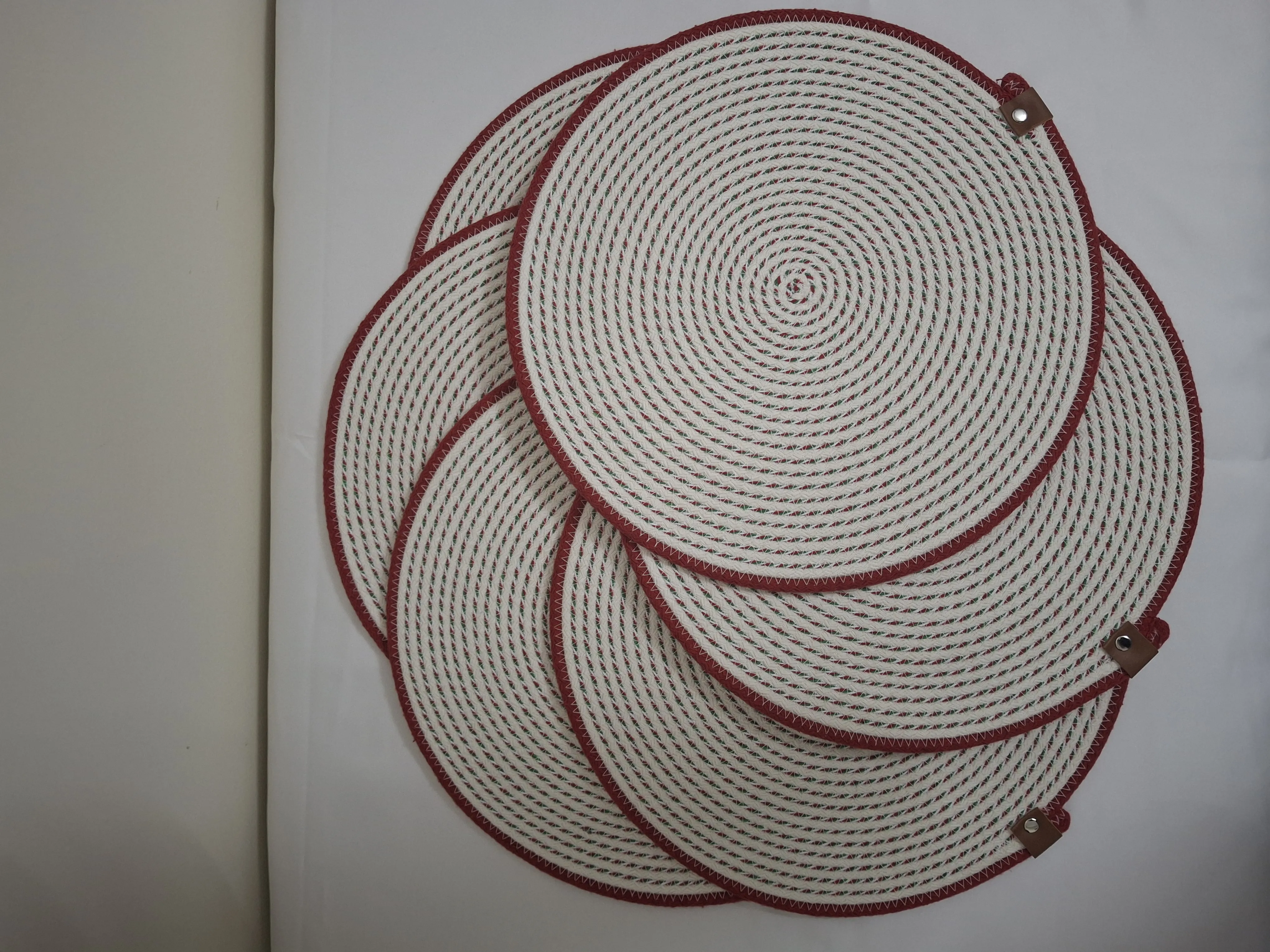 Kırmızı Kenarlı Yuvarlak Yılbaşı Supla - 33 cm Tress Kordon İp