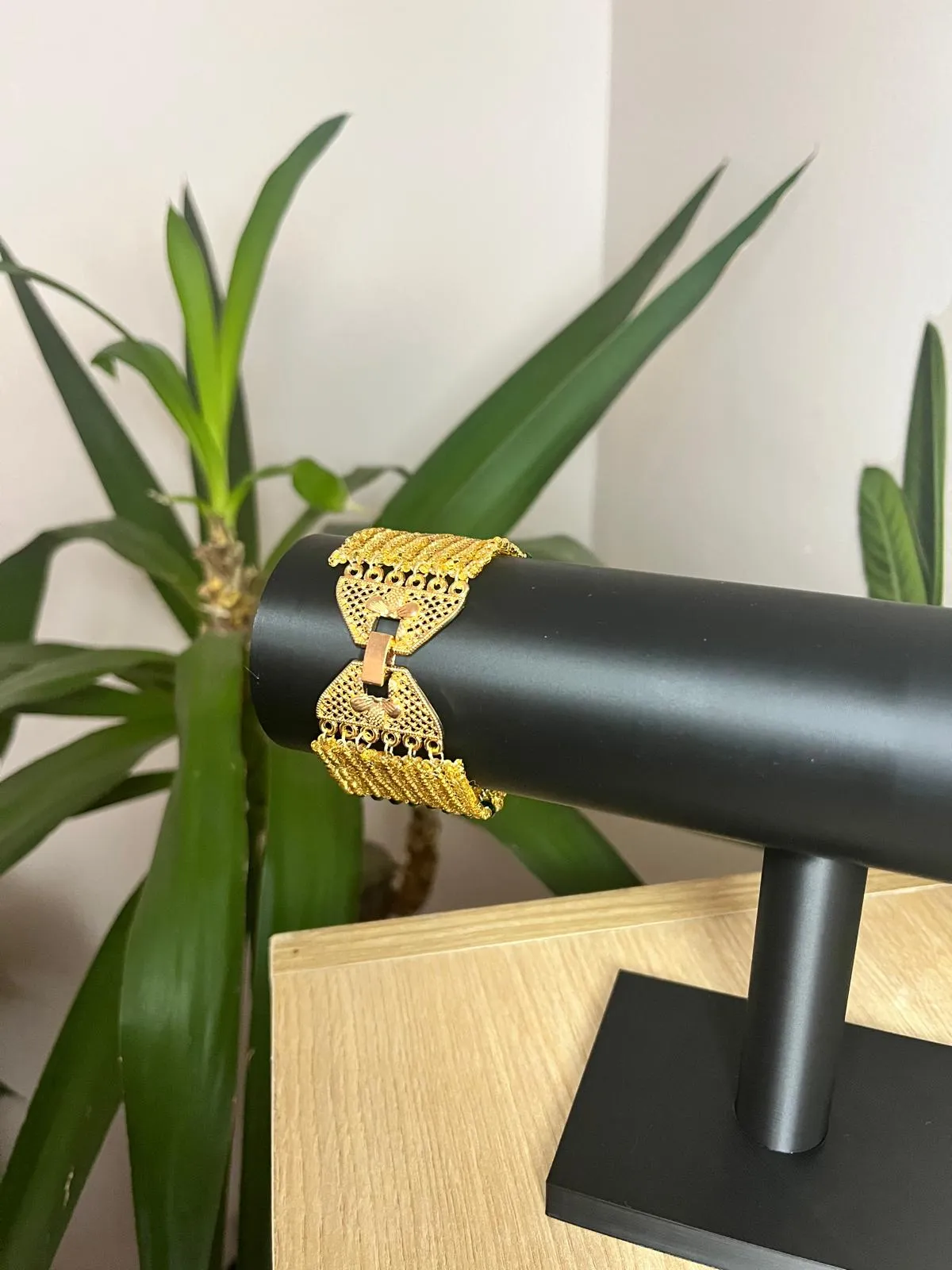 Hasır İşi Altın Rengi Bileklik